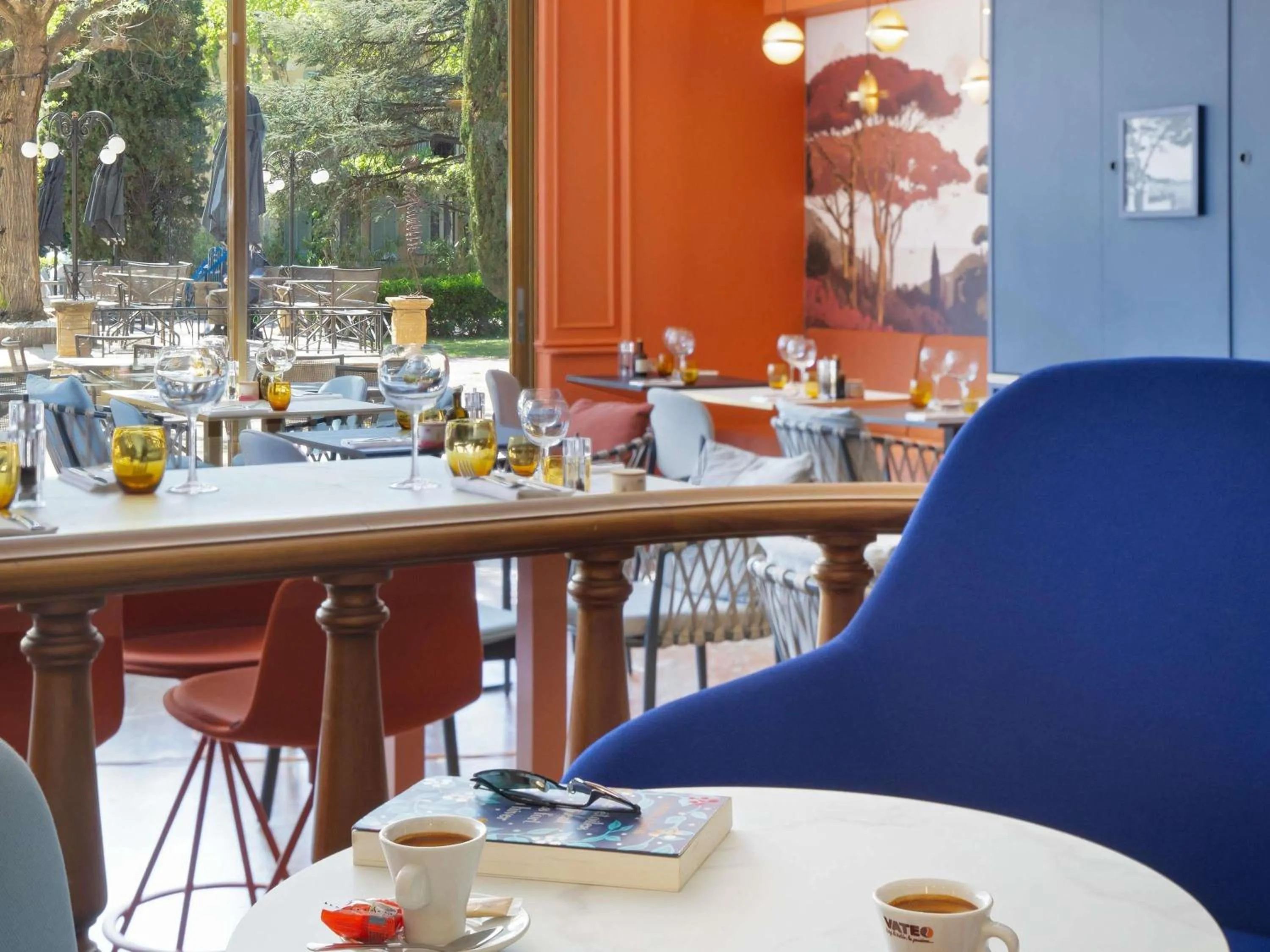 Lounge or bar in Mercure Marseille Centre Bompard La Corniche