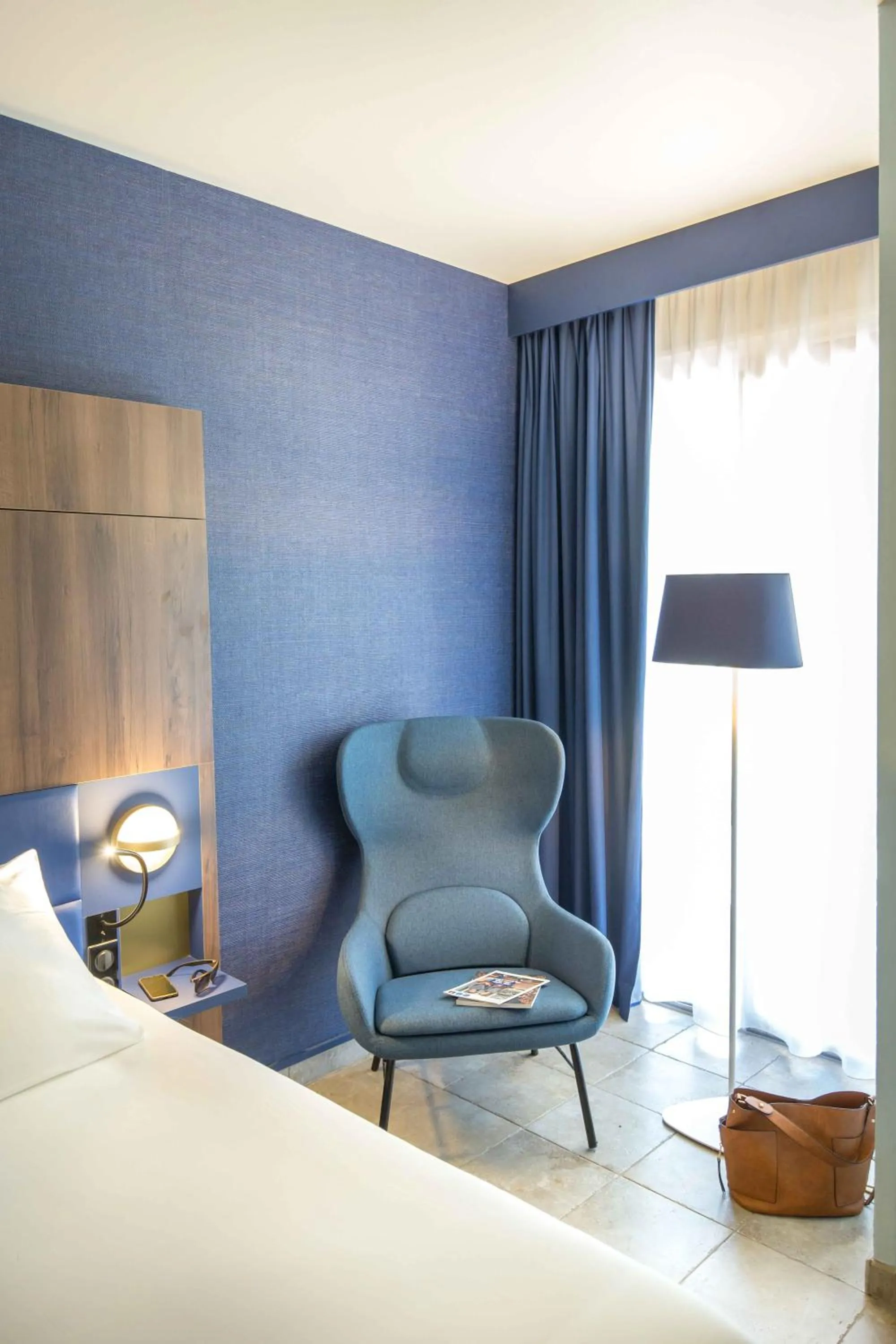 Seating area, Bed in Mercure Marseille Centre Bompard La Corniche