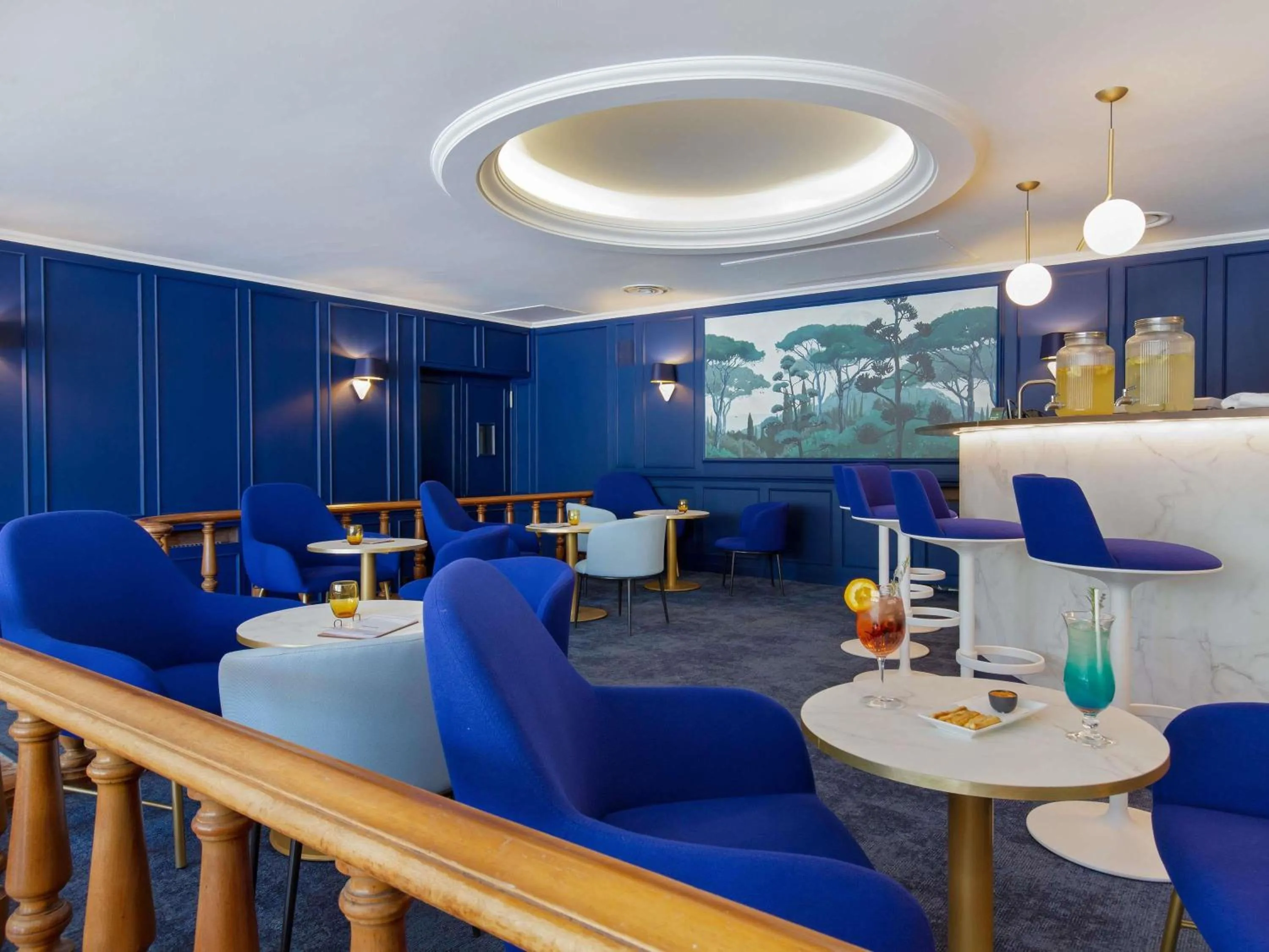 Lounge or bar in Mercure Marseille Centre Bompard La Corniche