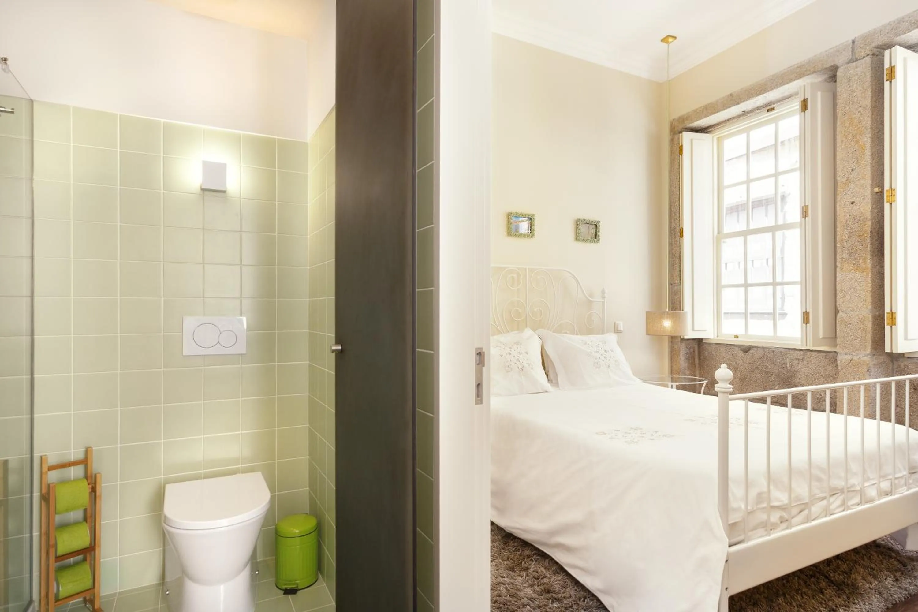 Bathroom, Bed in Oporto Home - River Front