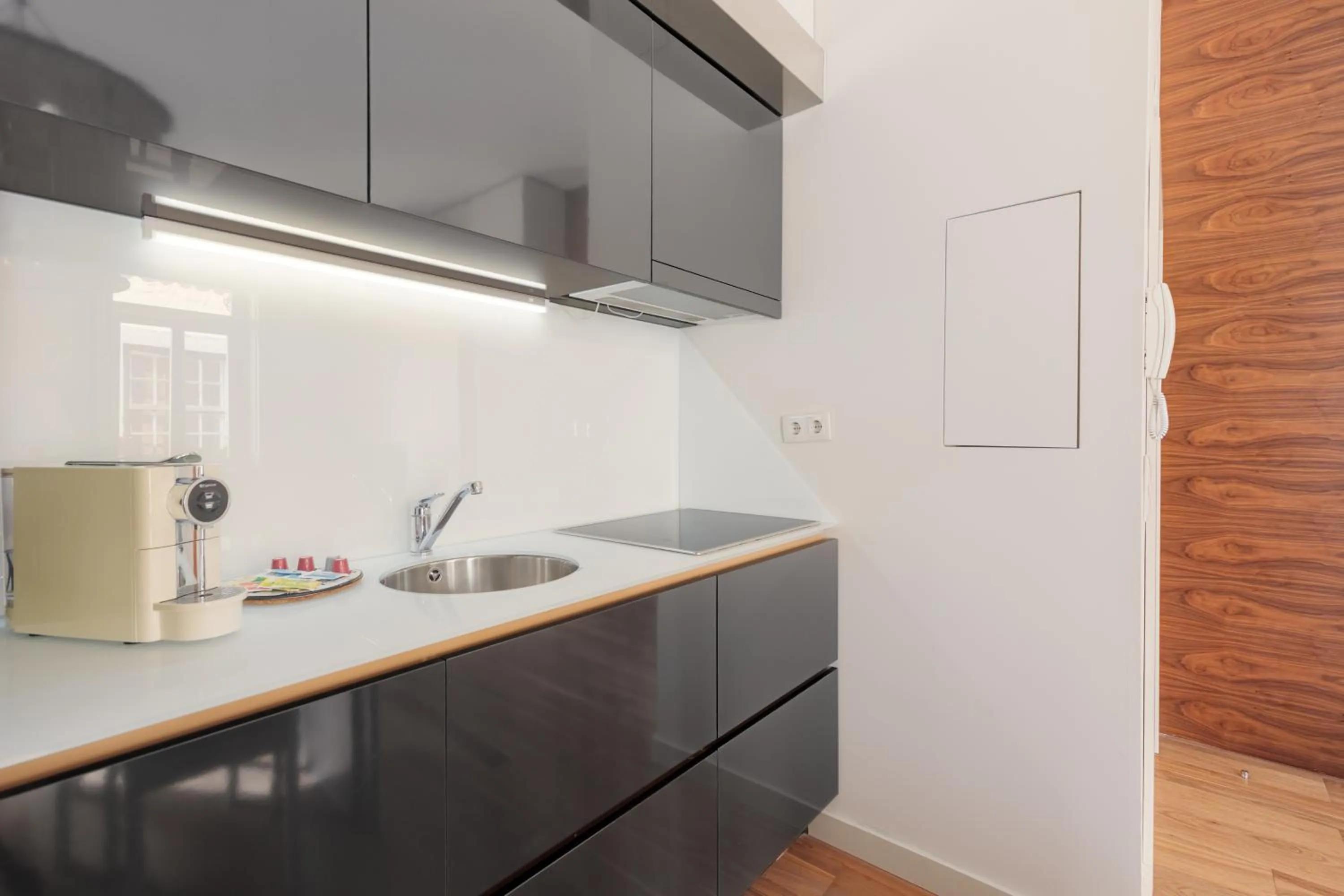 Kitchen or kitchenette in Oporto Home - River Front