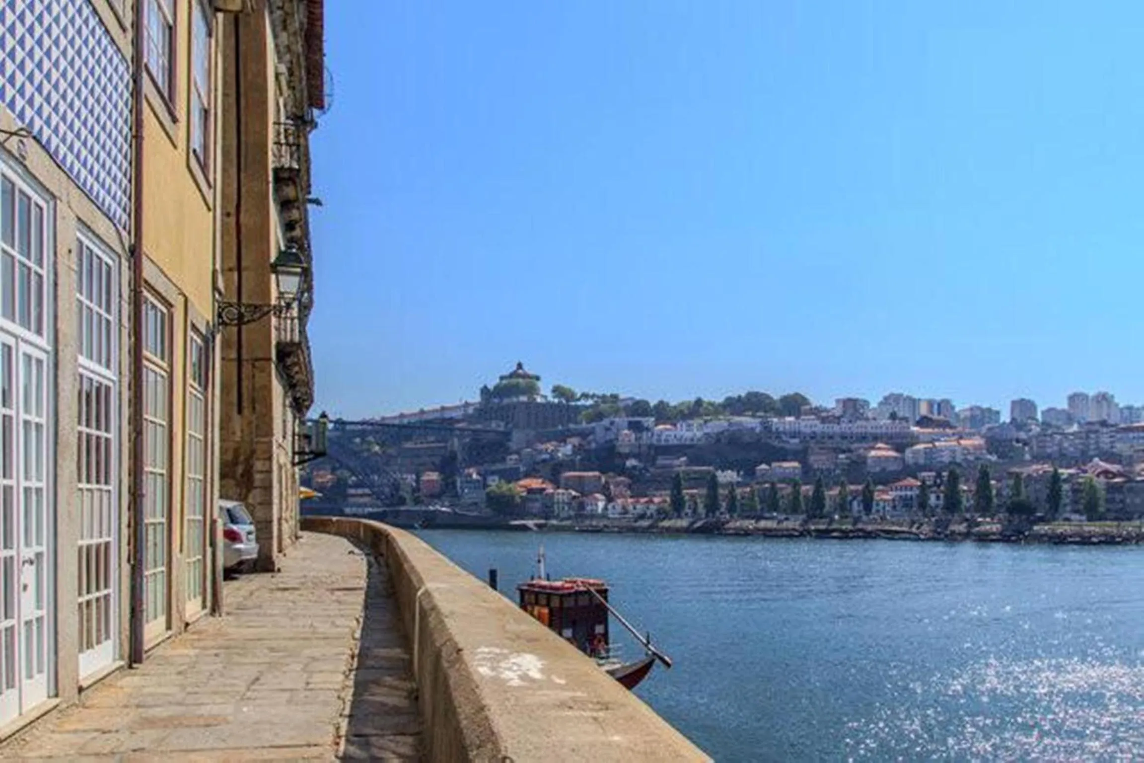 Facade/entrance in Oporto Home - River Front