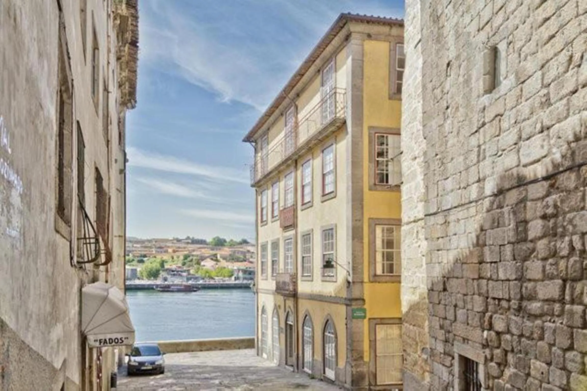 Facade/entrance in Oporto Home - River Front