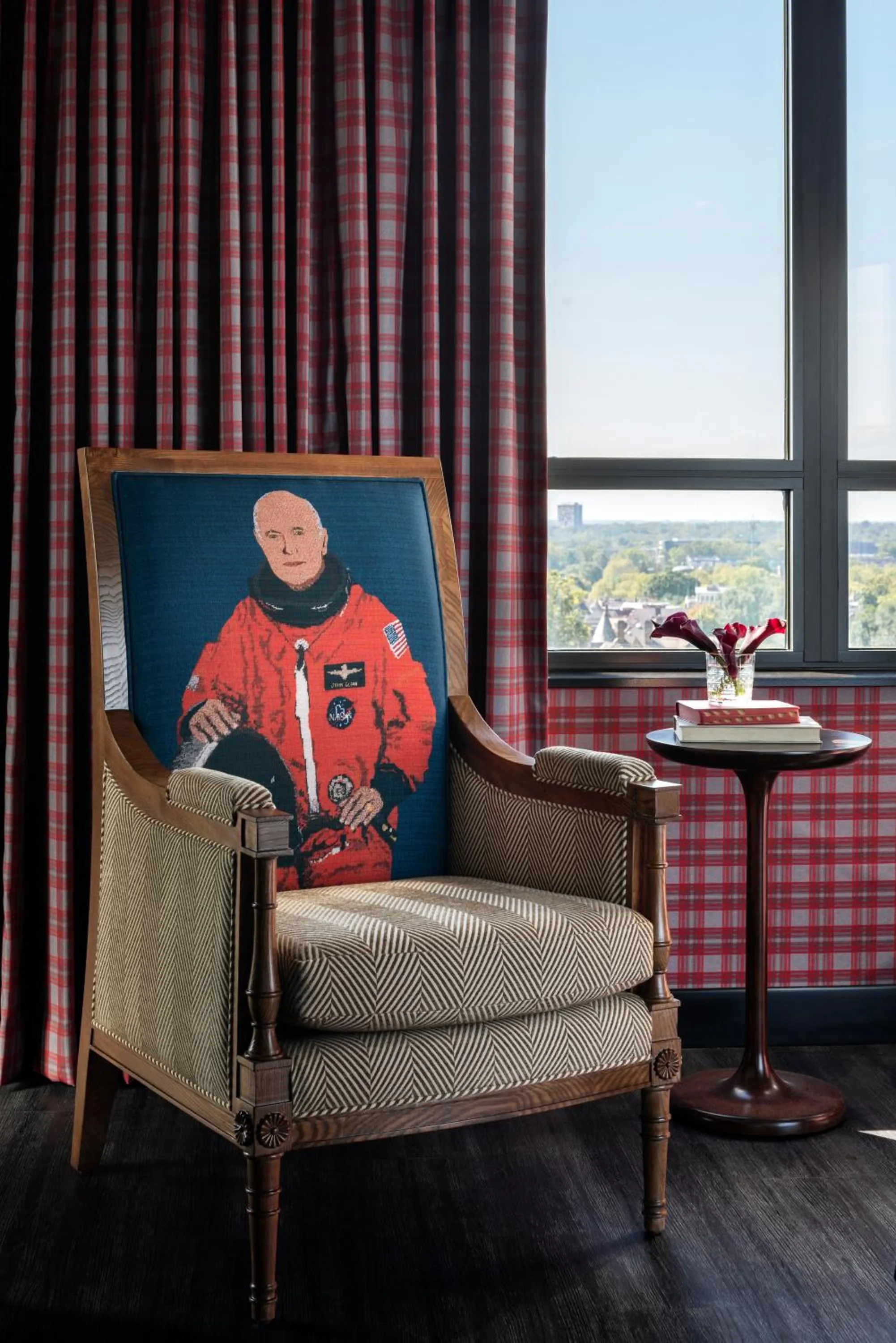 Living room in Graduate by Hilton Columbus