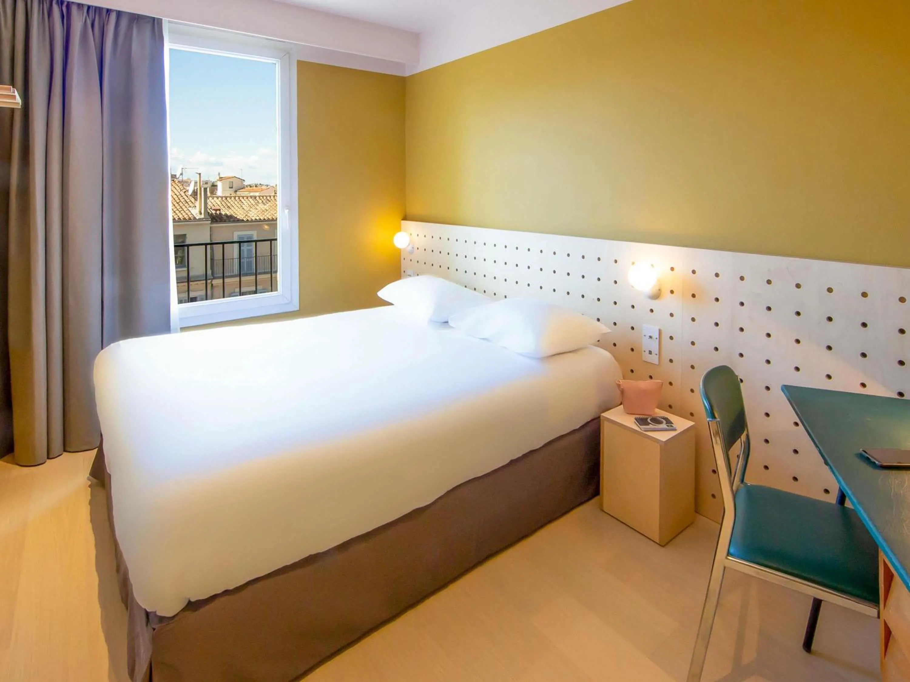 Bedroom, Bed in greet Marseille Centre Saint Charles