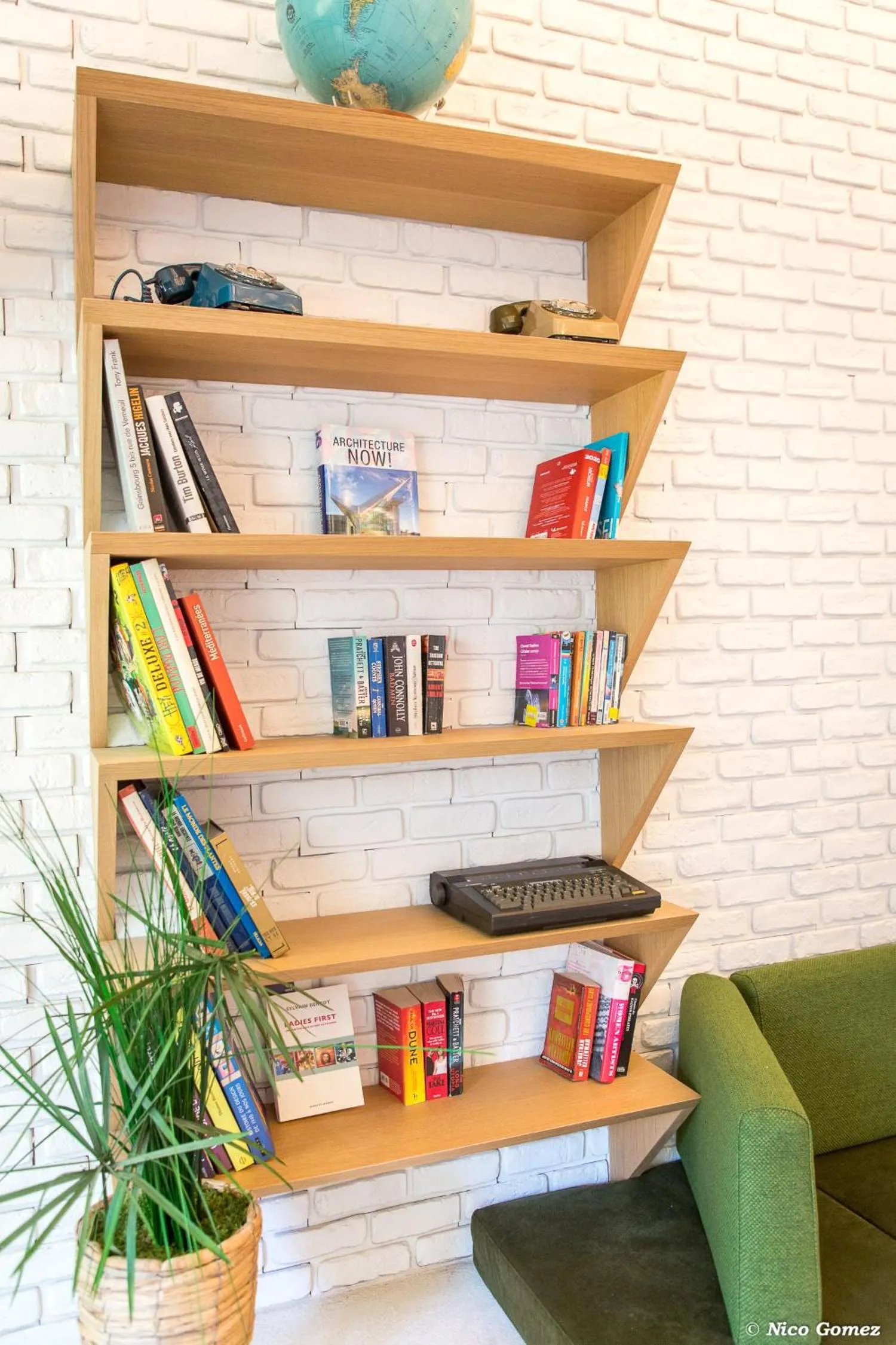 Library in greet Marseille Centre Saint Charles