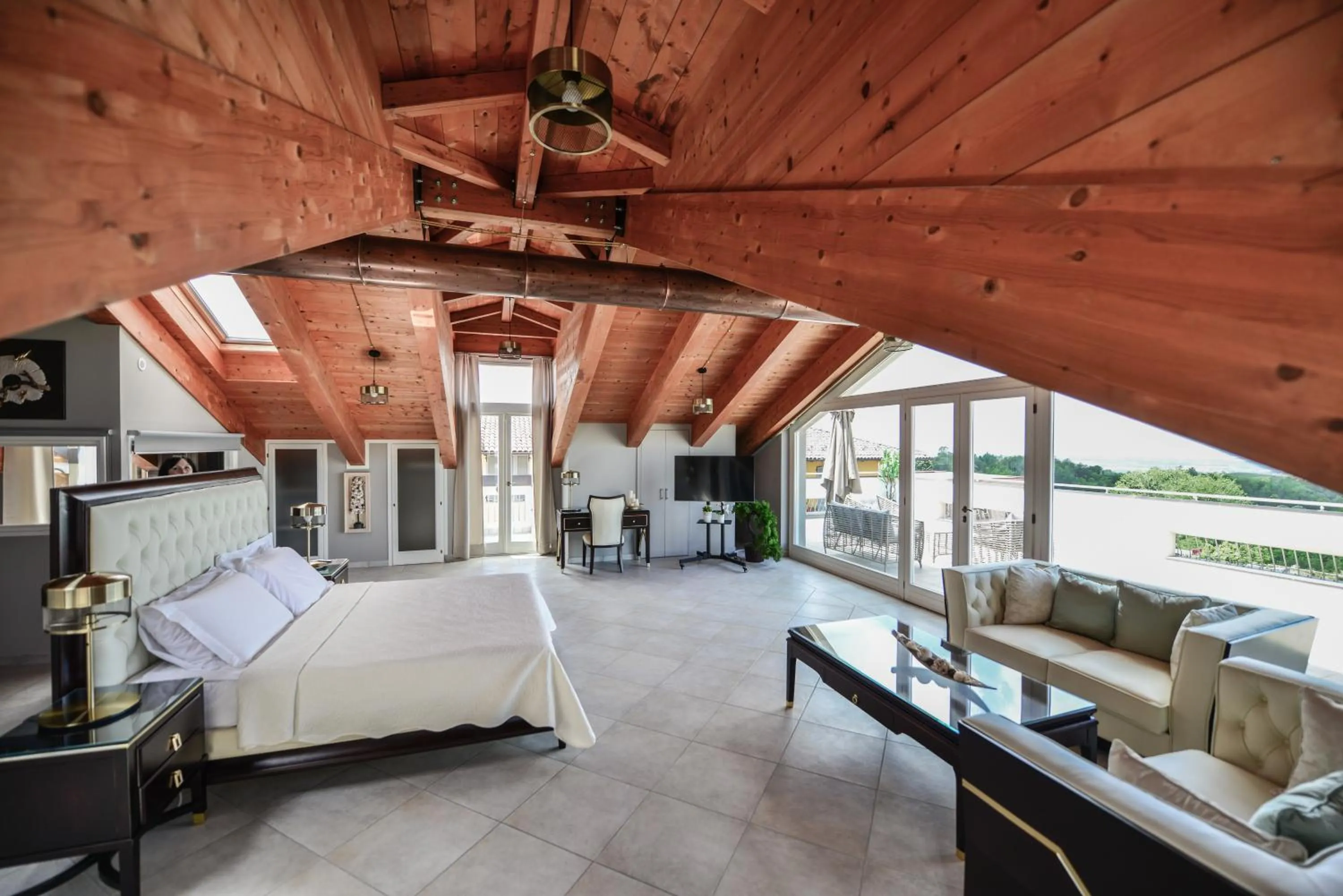 Photo of the whole room, Bed in Altezza