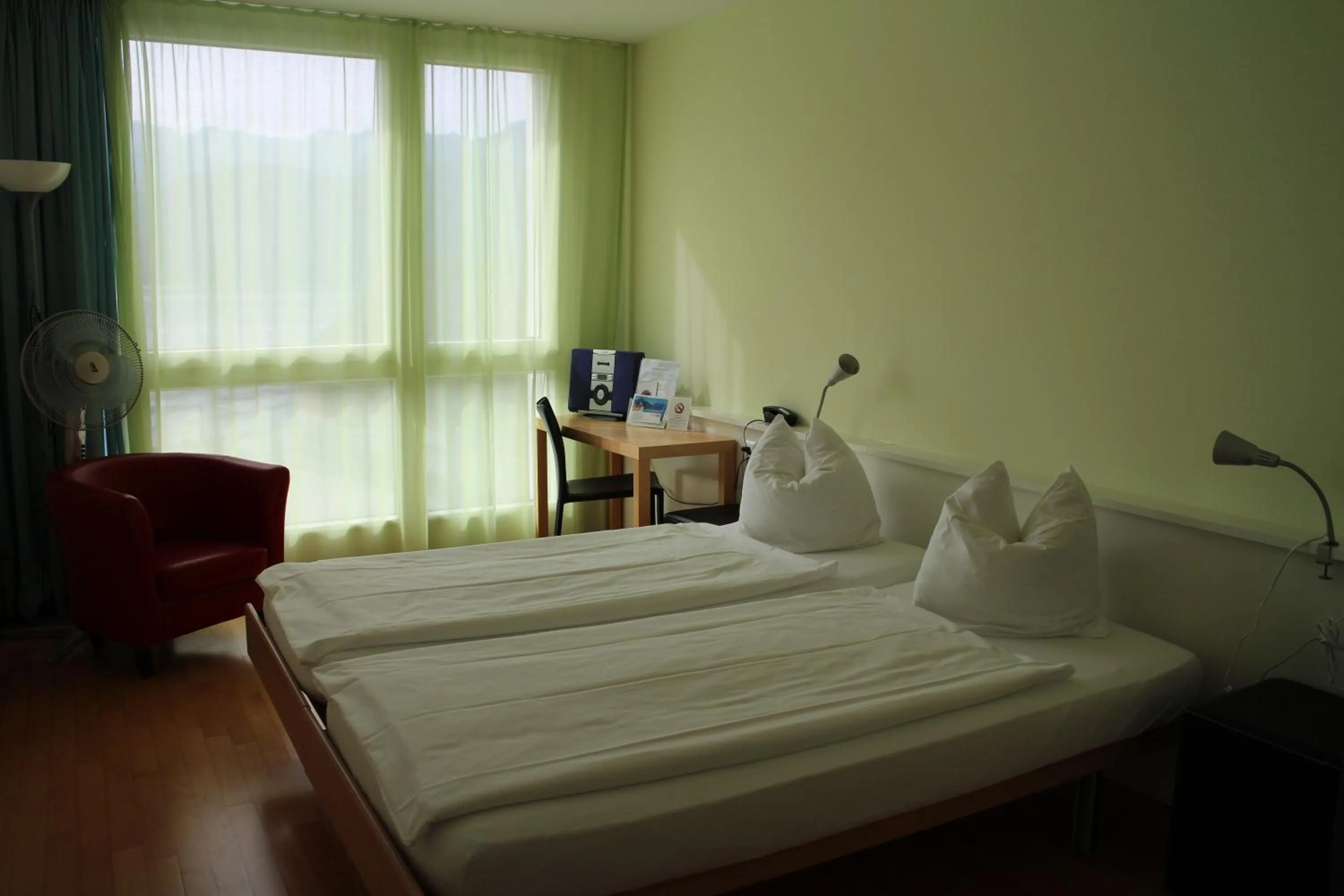 Photo of the whole room, Bed in Seminar-Hotel Rigi am See