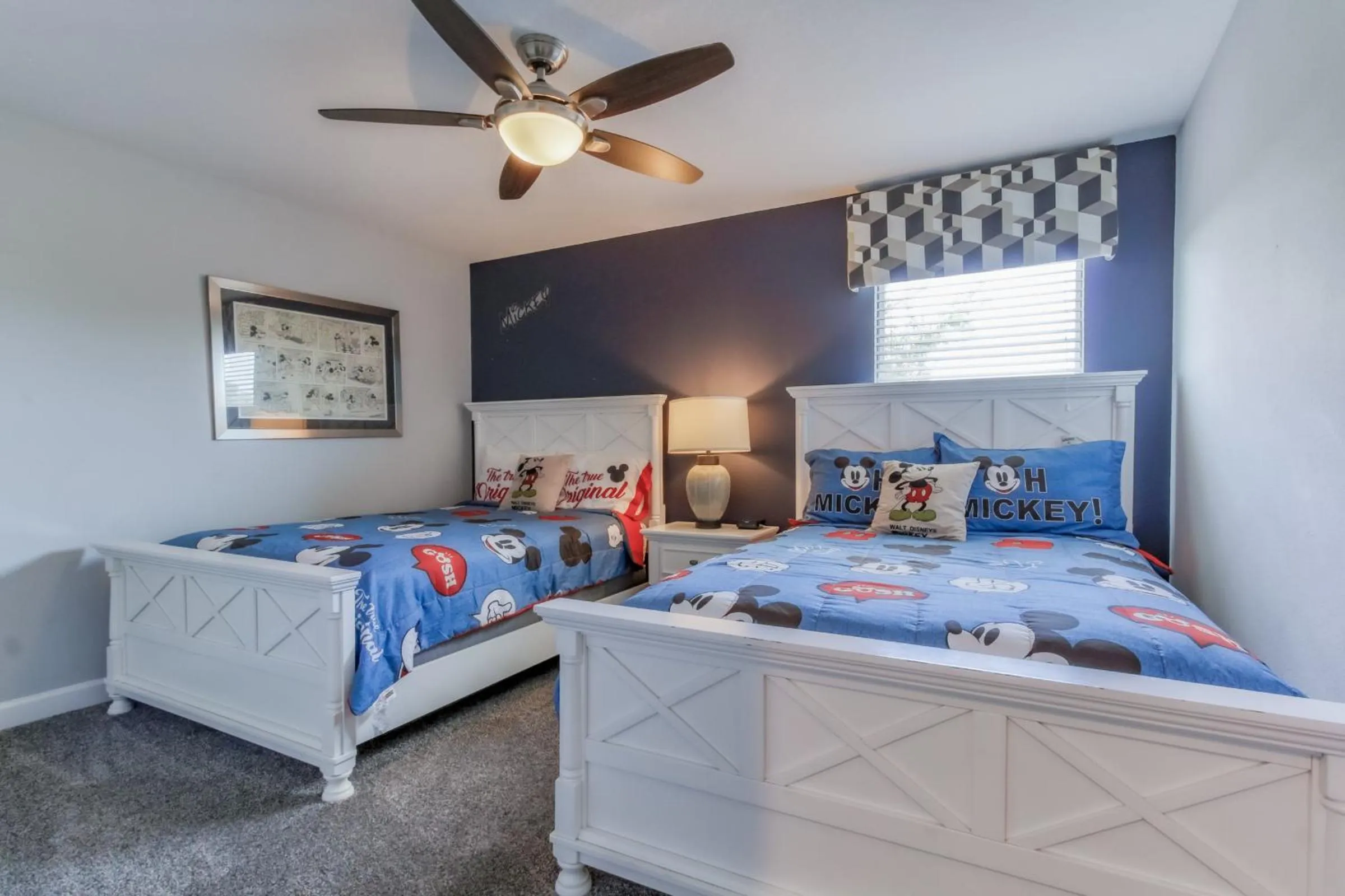 Photo of the whole room, Bed in Champions Retreat