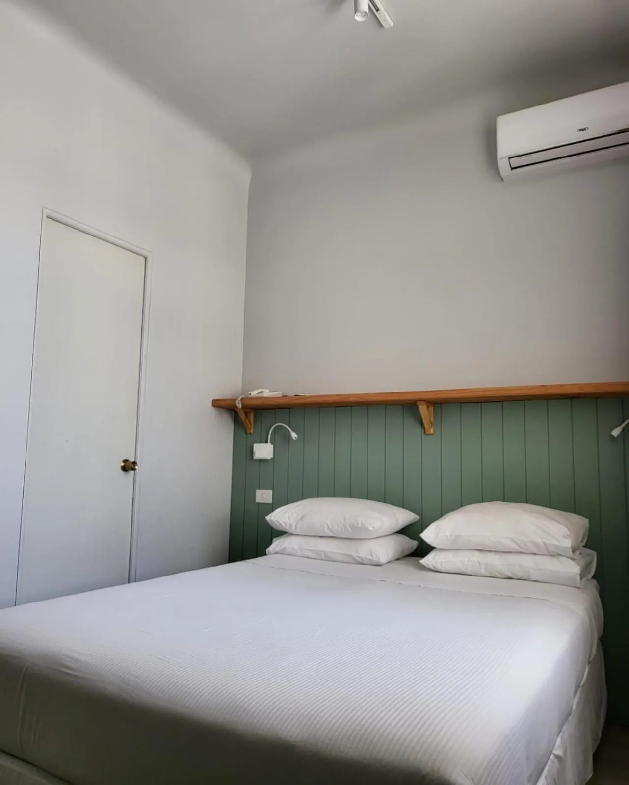 air conditioner, Bed in Hotel Las Terrazas Express