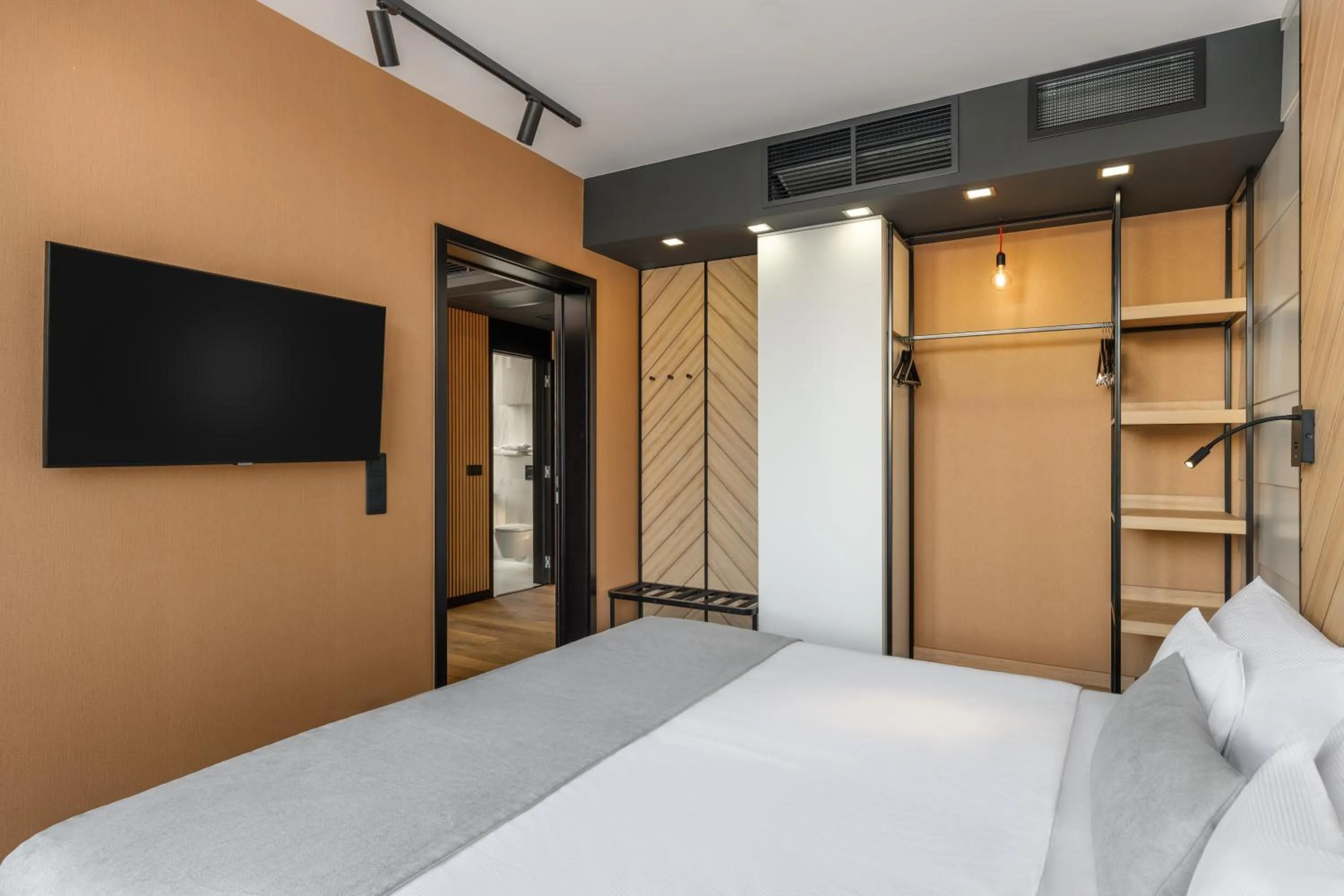 TV and multimedia, Bed in Art Hotel Szeged