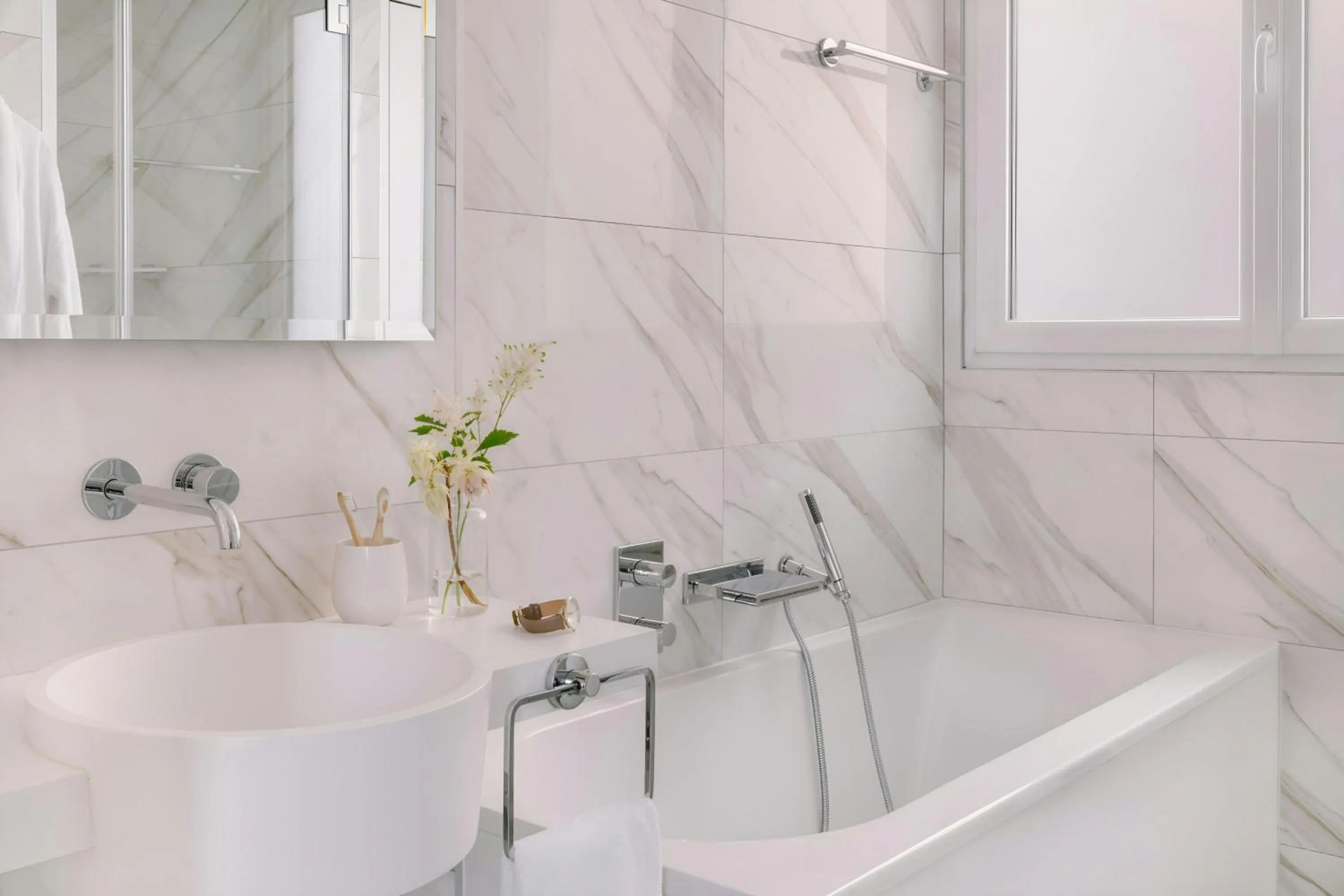 Bathroom in Atala Hotel Champs Elysées, Sonder by Marriott Bonvoy