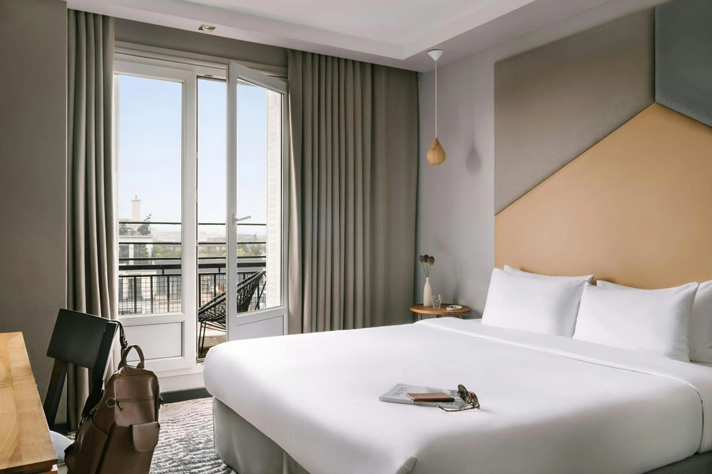 Bedroom, Bed in Atala Hotel Champs Elysées, Sonder by Marriott Bonvoy