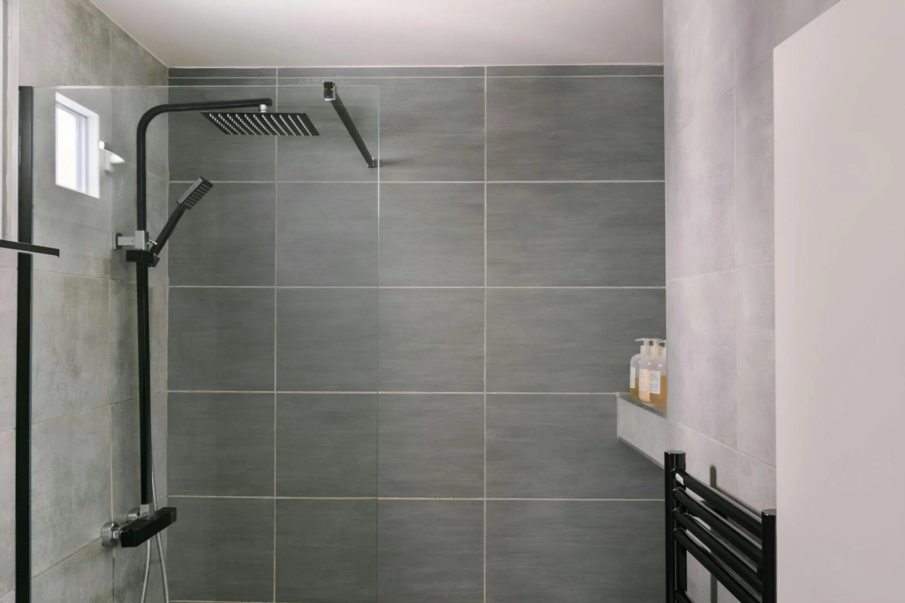 Bathroom in Atala Hotel Champs Elysées, Sonder by Marriott Bonvoy