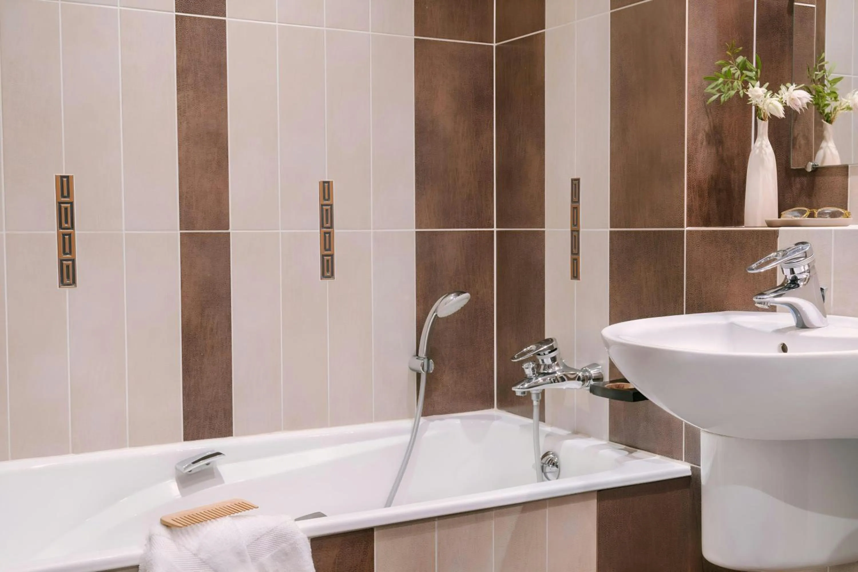 Bathroom in Atala Hotel Champs Elysées, Sonder by Marriott Bonvoy