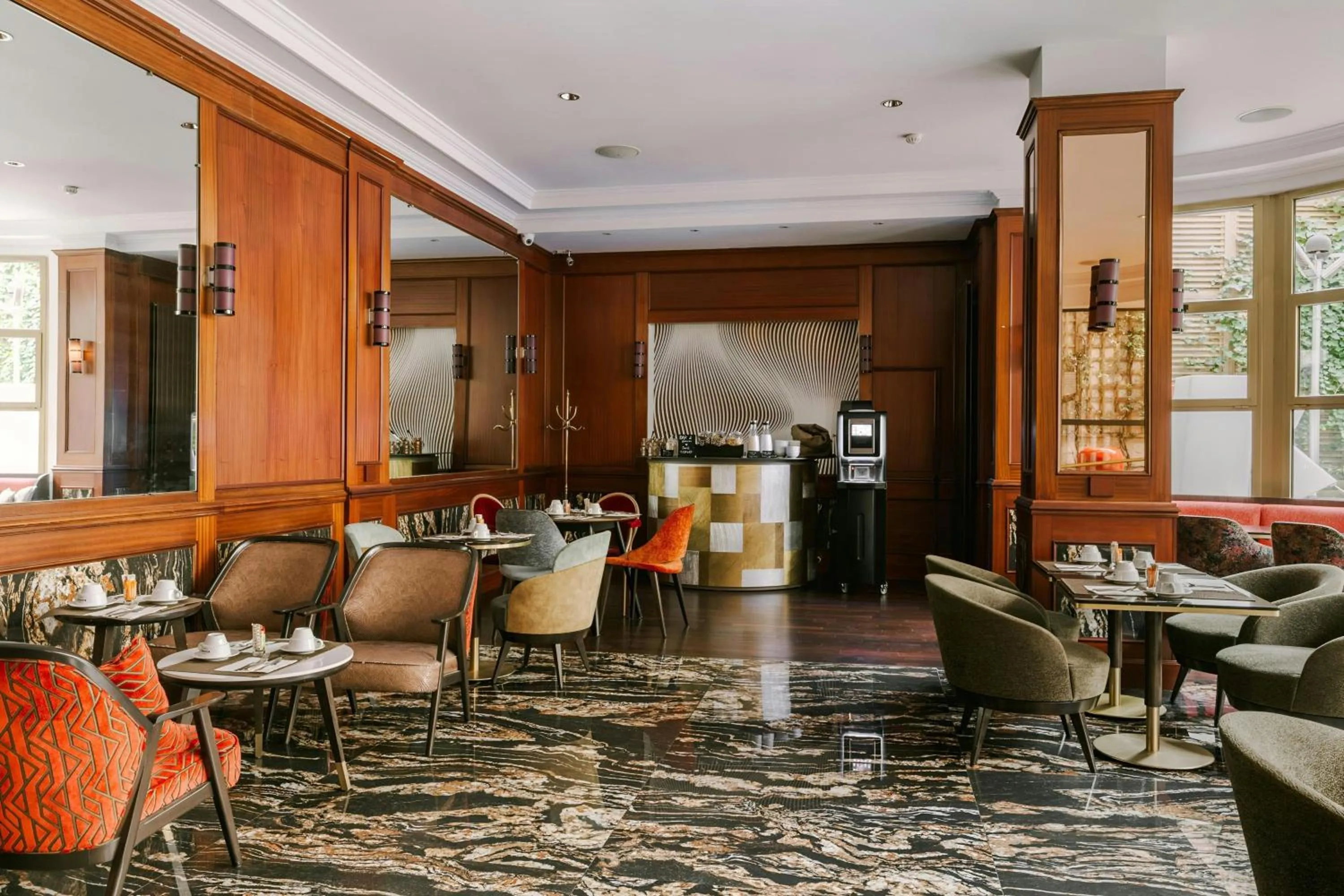 Lounge or bar in Atala Hotel Champs Elysées, Sonder by Marriott Bonvoy