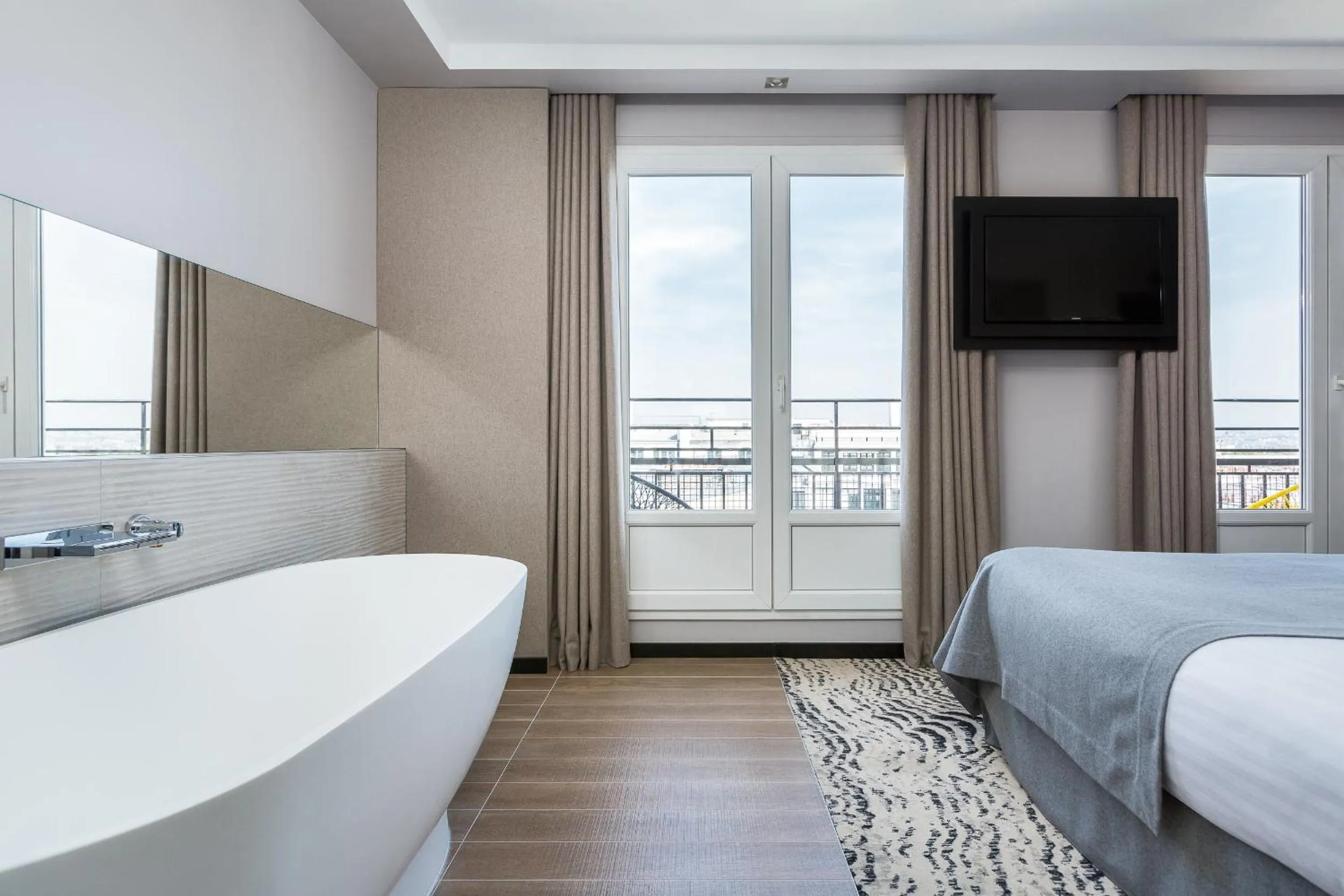 Photo of the whole room, Bed in Hôtel Atala Champs Elysees