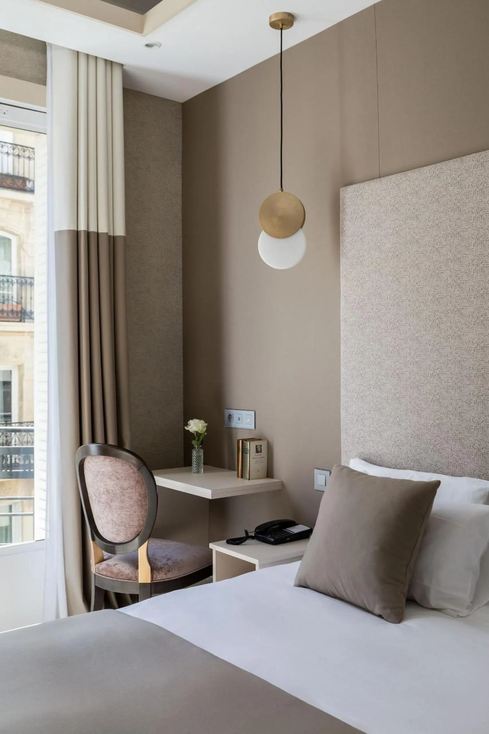 Bed in Hôtel Atala Champs Elysees