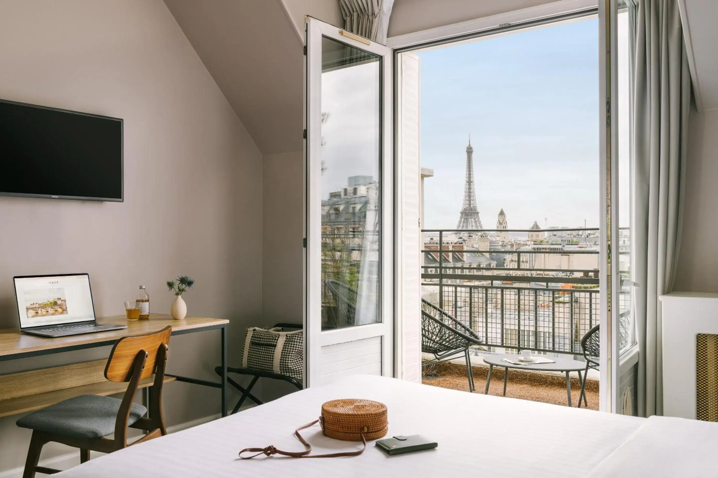 Single Room with Balcony in Hôtel Atala Champs Elysees Single Room with Balcony in Hôtel Atala Champs Elysees