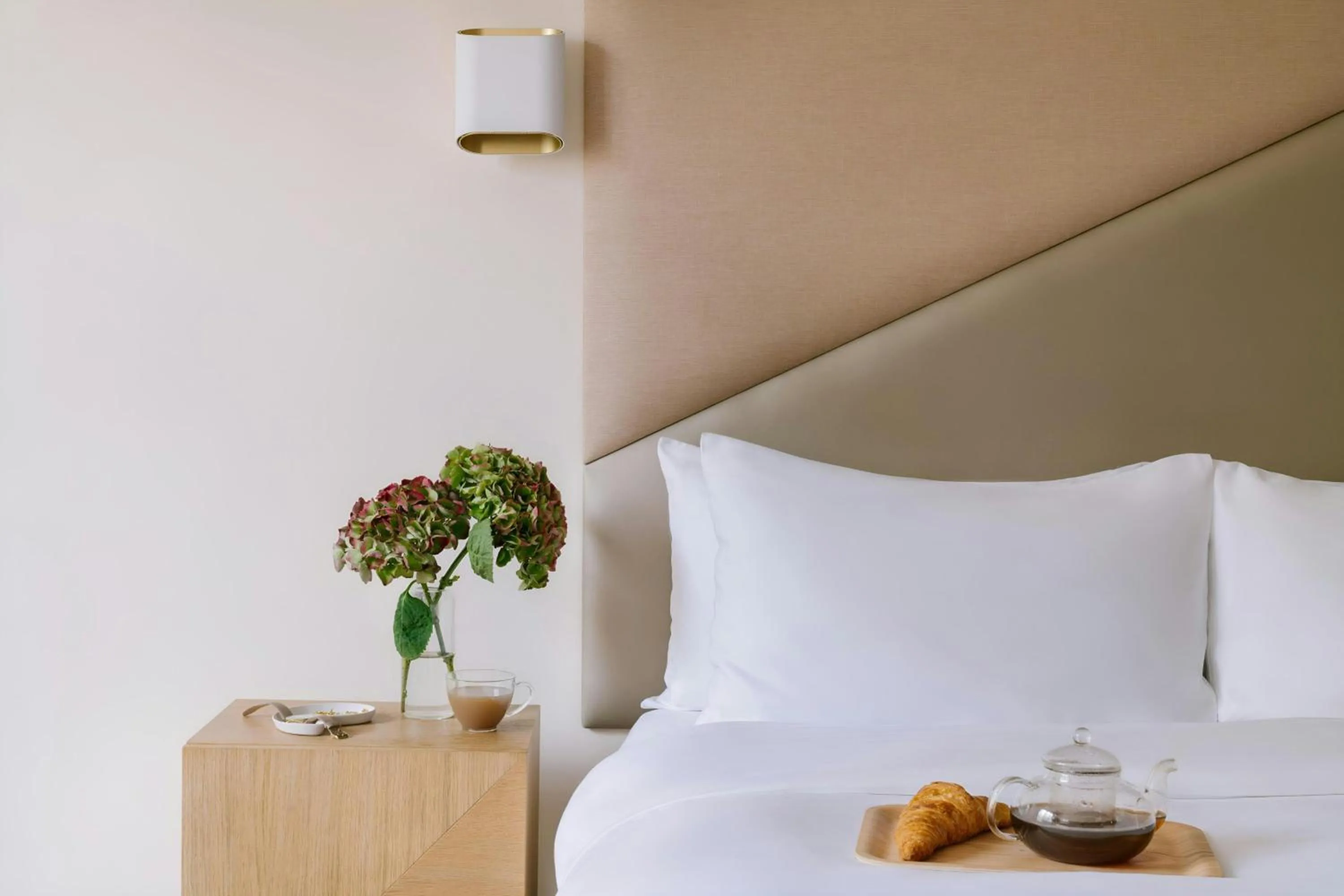 Bedroom, Bed in Atala Hotel Champs Elysées, Sonder by Marriott Bonvoy