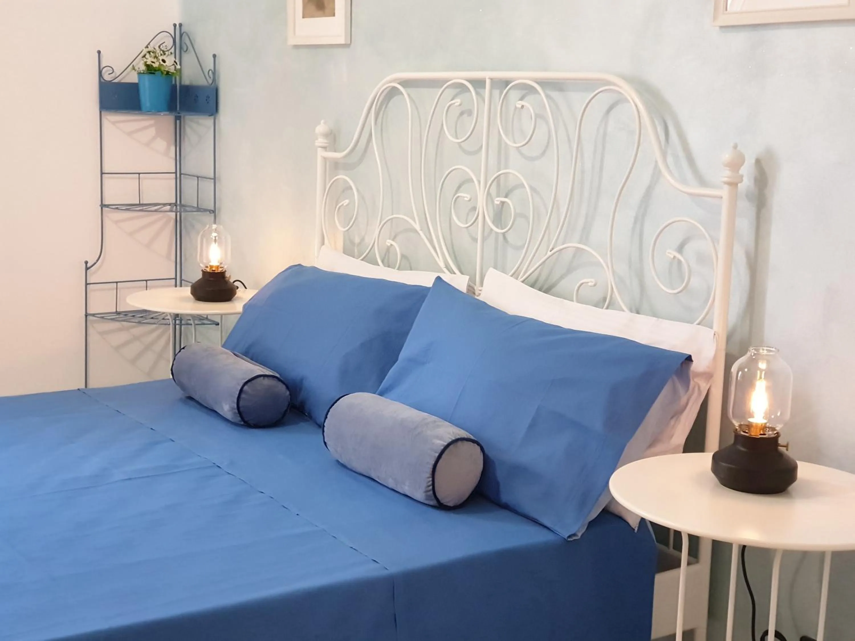 Bed in GALLERY ART - Sea View