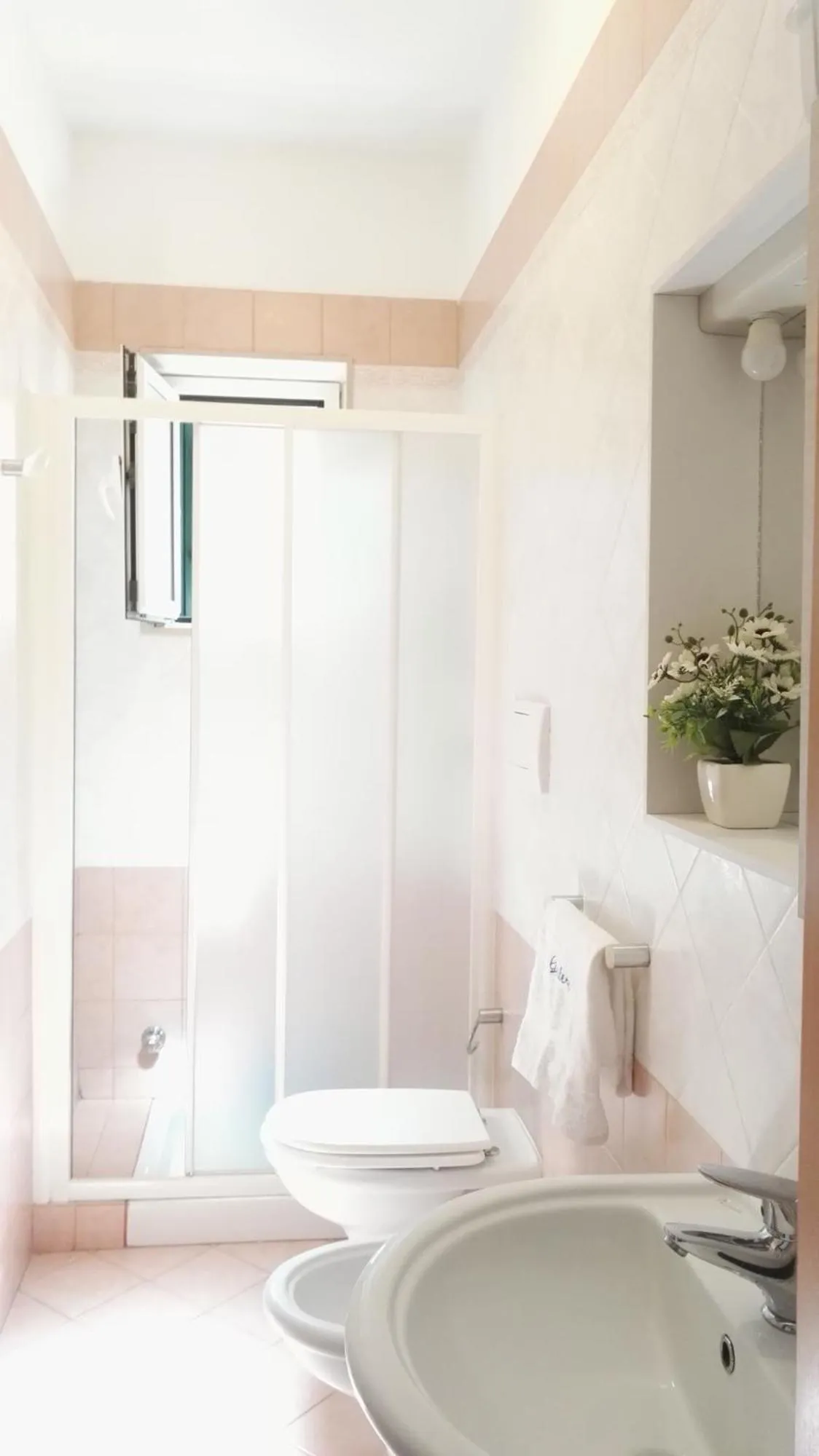 Shower in GALLERY ART - Sea View