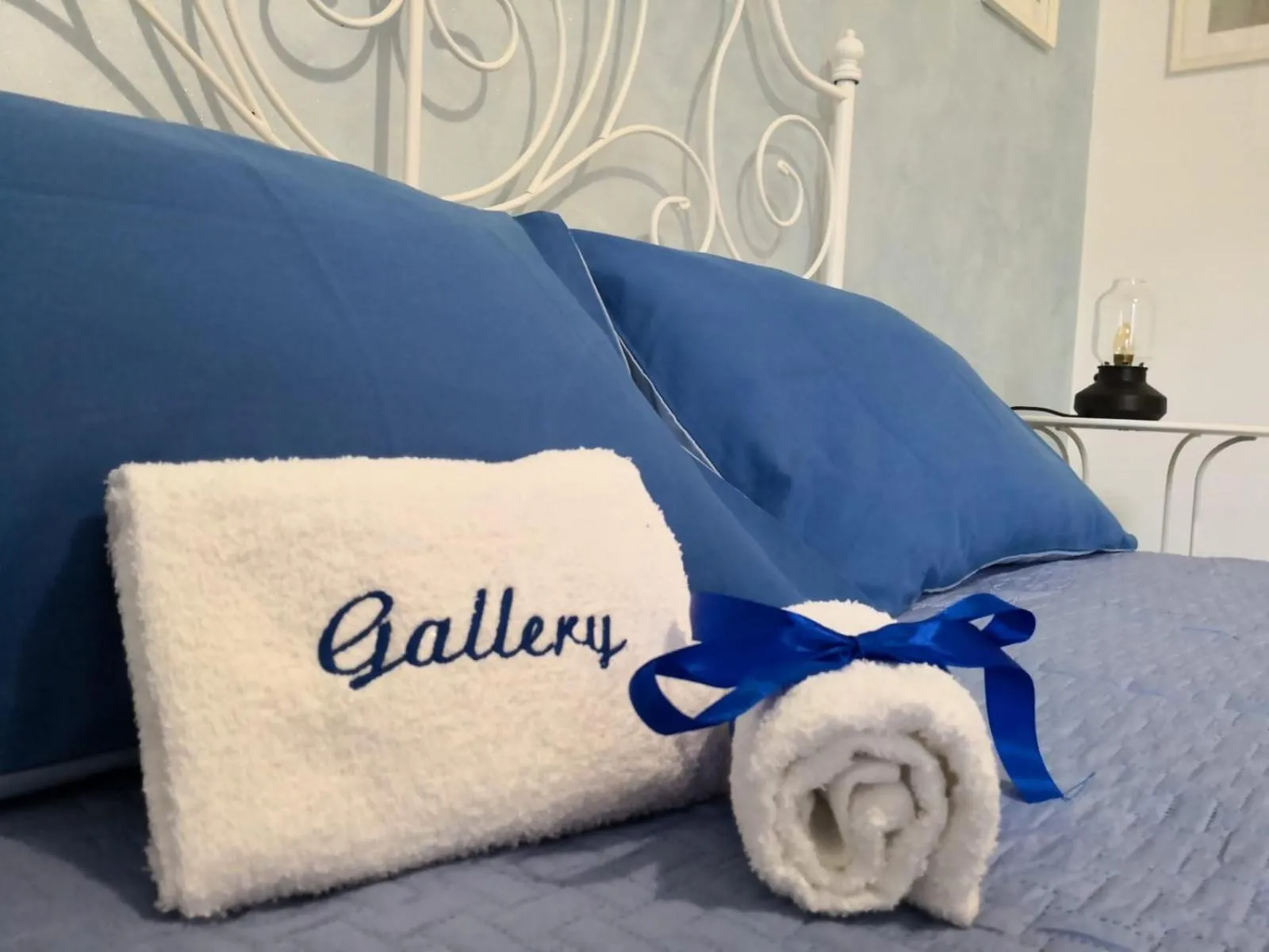 Bed in GALLERY ART - Sea View