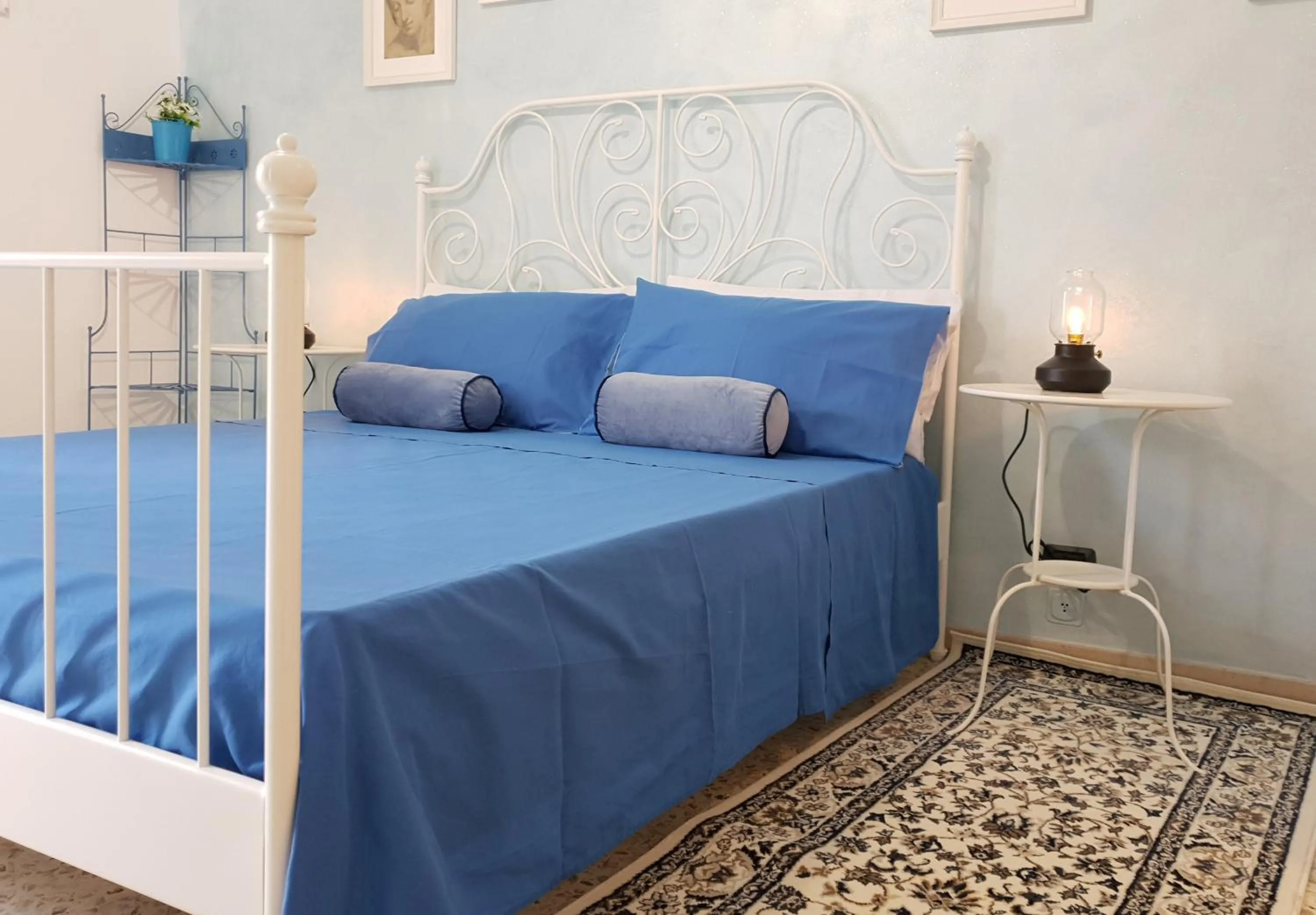 Bed in GALLERY ART - Sea View