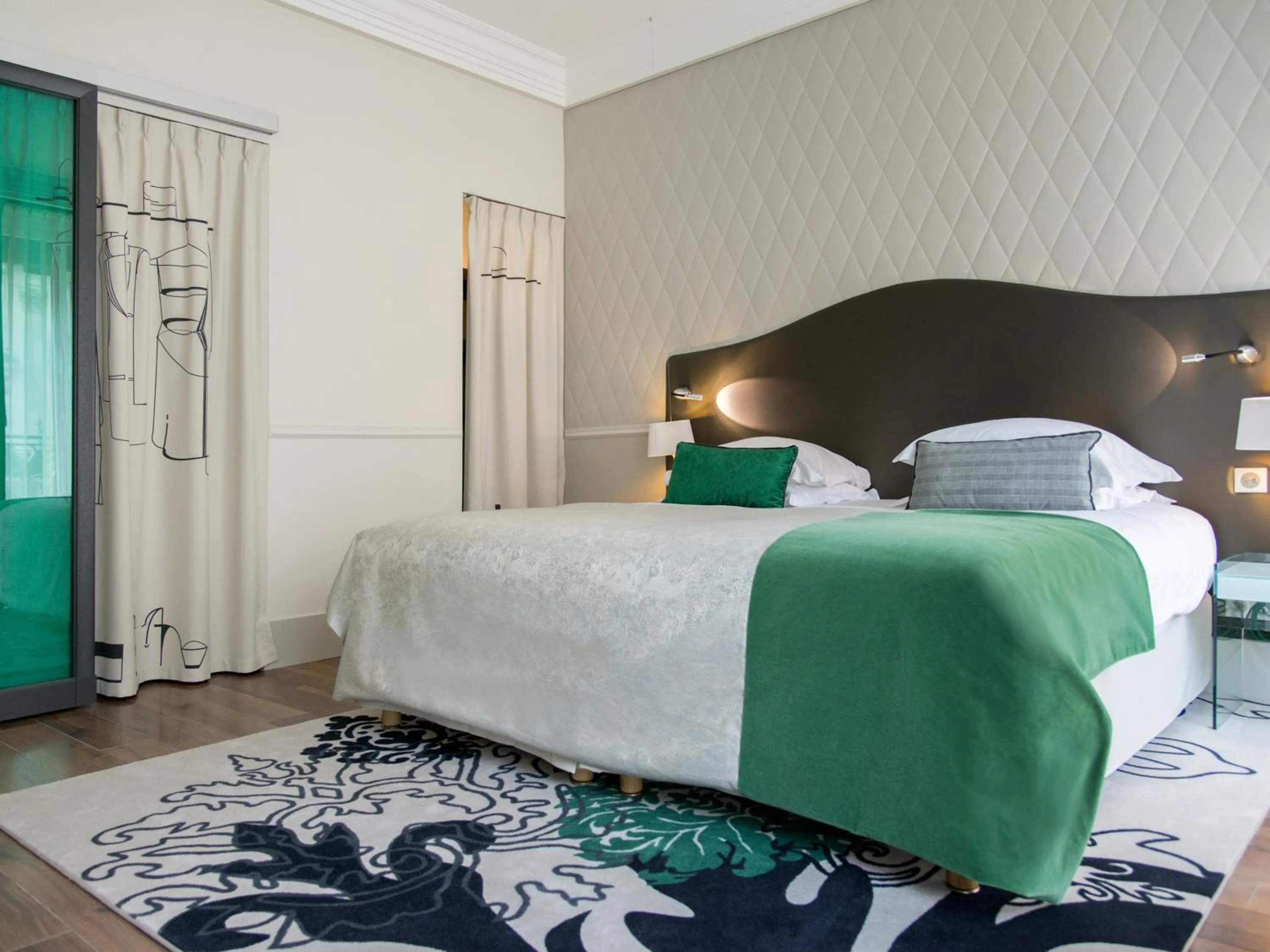 Bedroom, Bed in Edouard 7 Paris Opéra