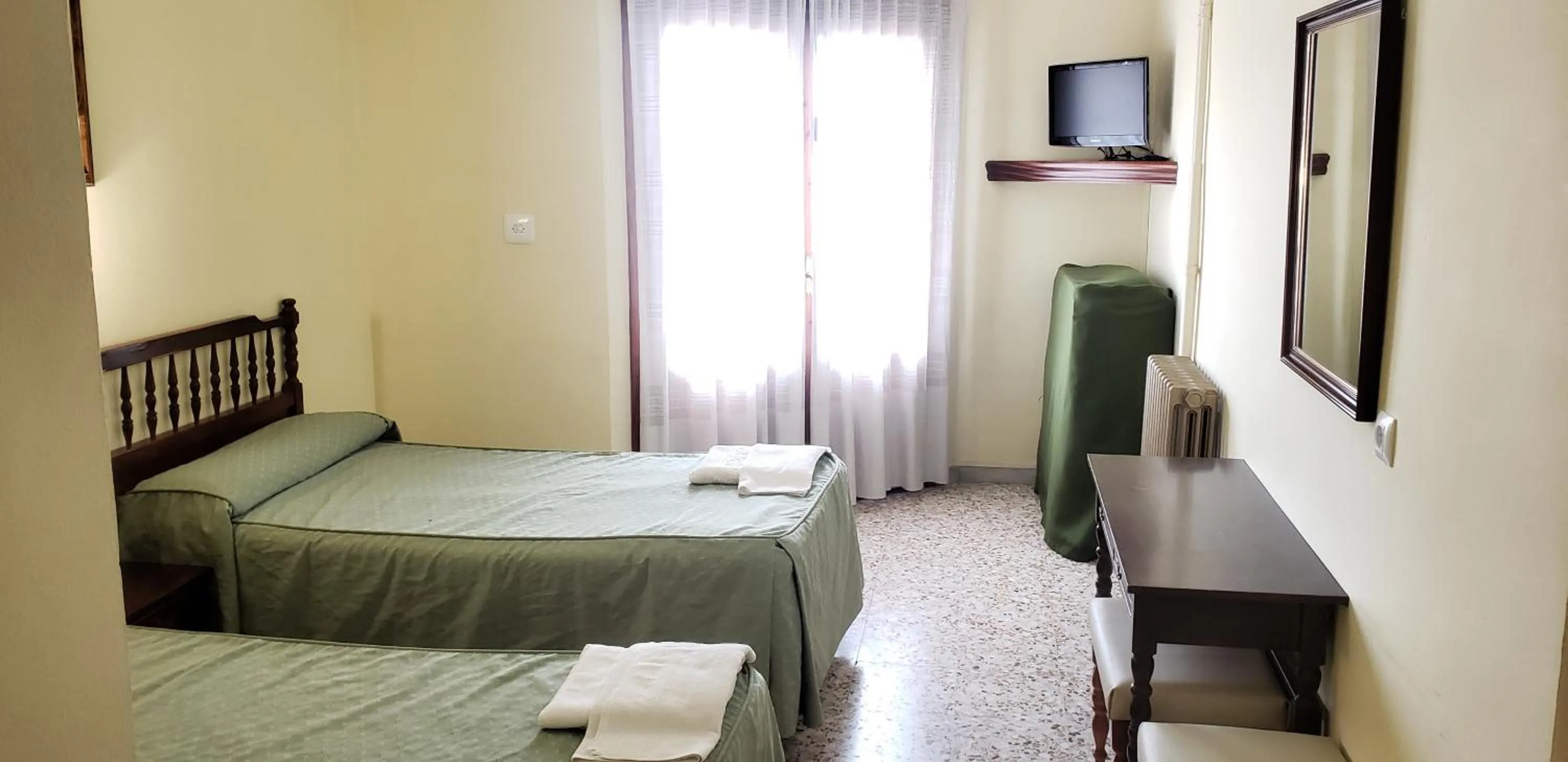 Bed in Hotel Balfagón