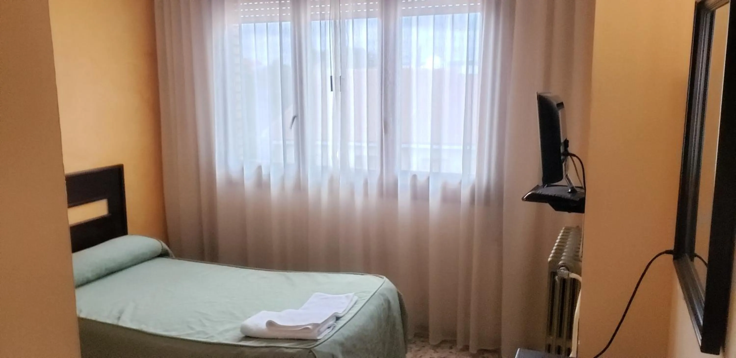 Bed in Hotel Balfagón