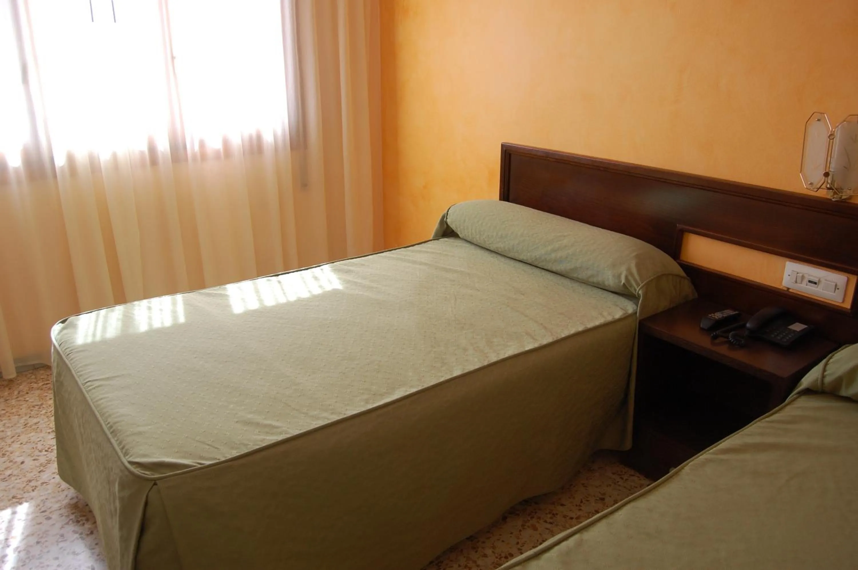 Bed in Hotel Balfagón