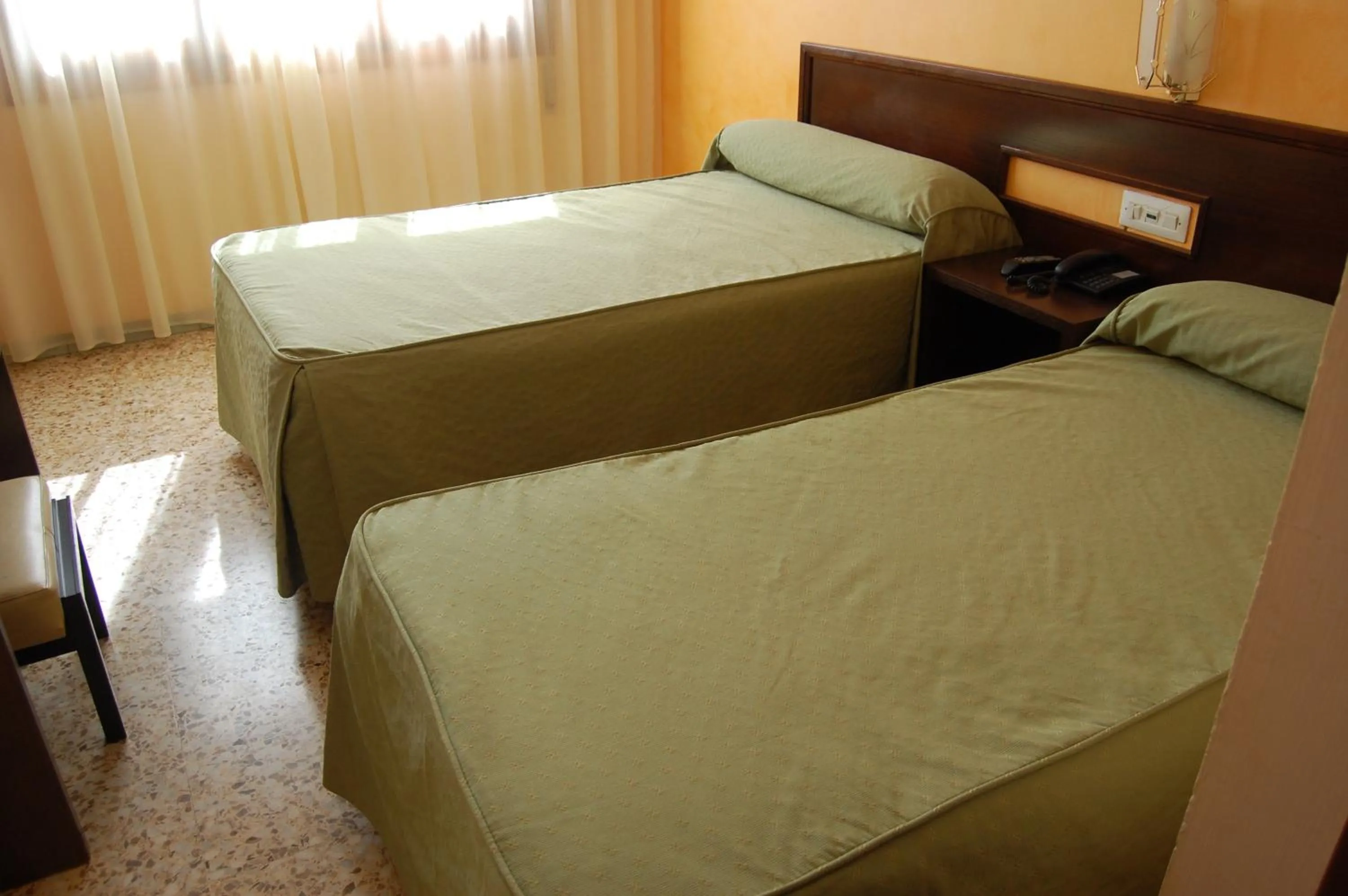 Bed in Hotel Balfagón