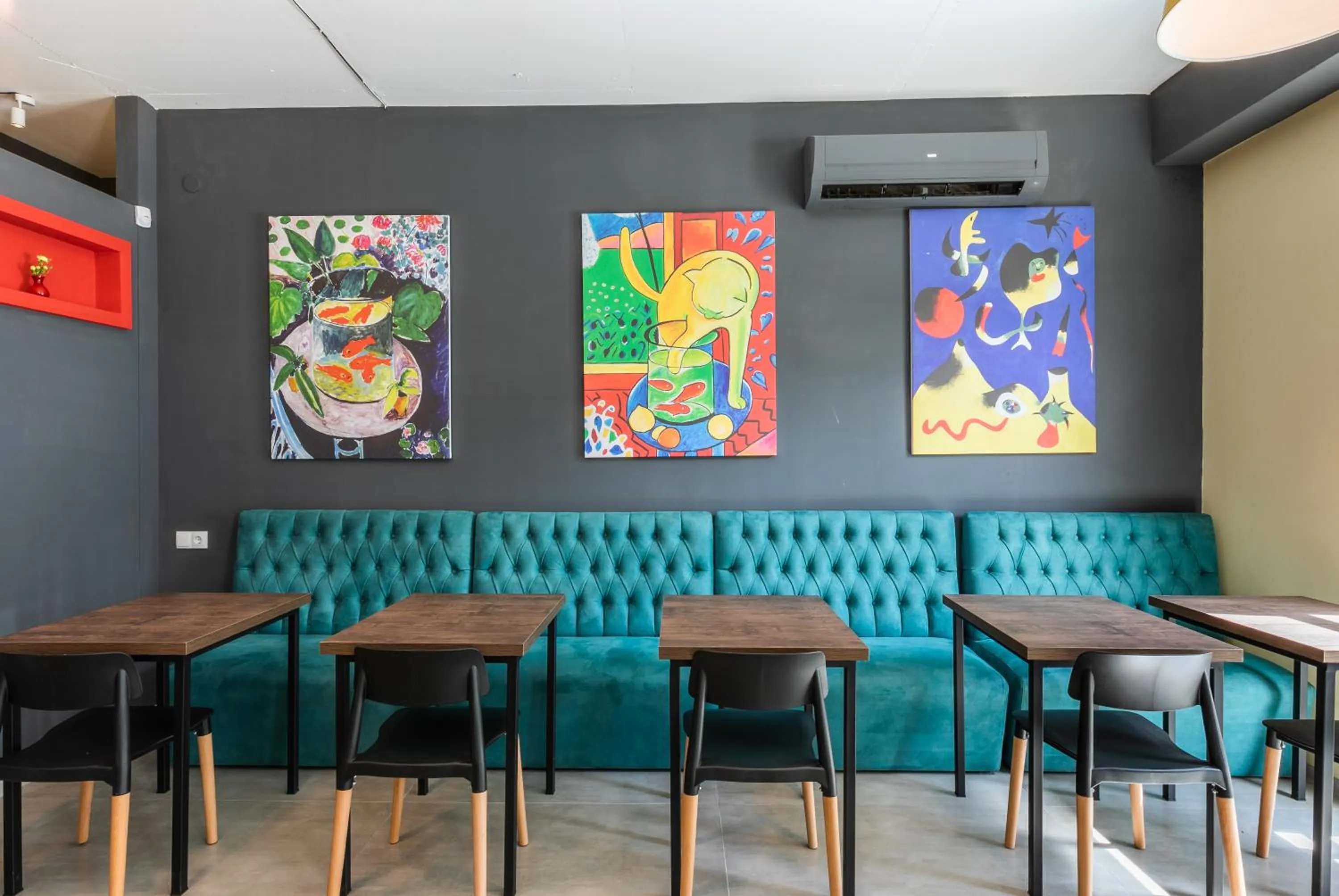 Restaurant/places to eat in Boutique Hotel MOJO