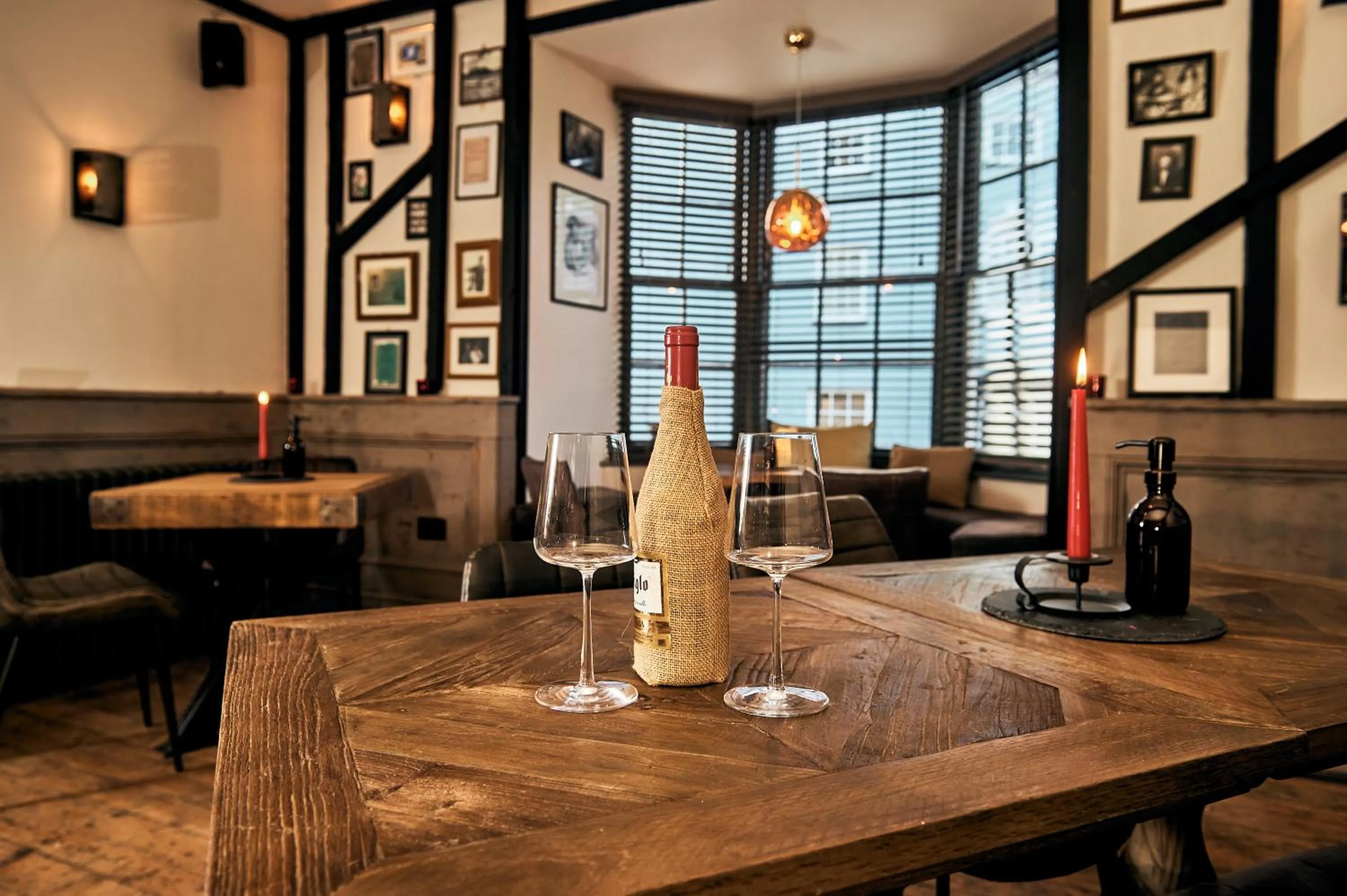 Restaurant/places to eat in The Brown's Hotel