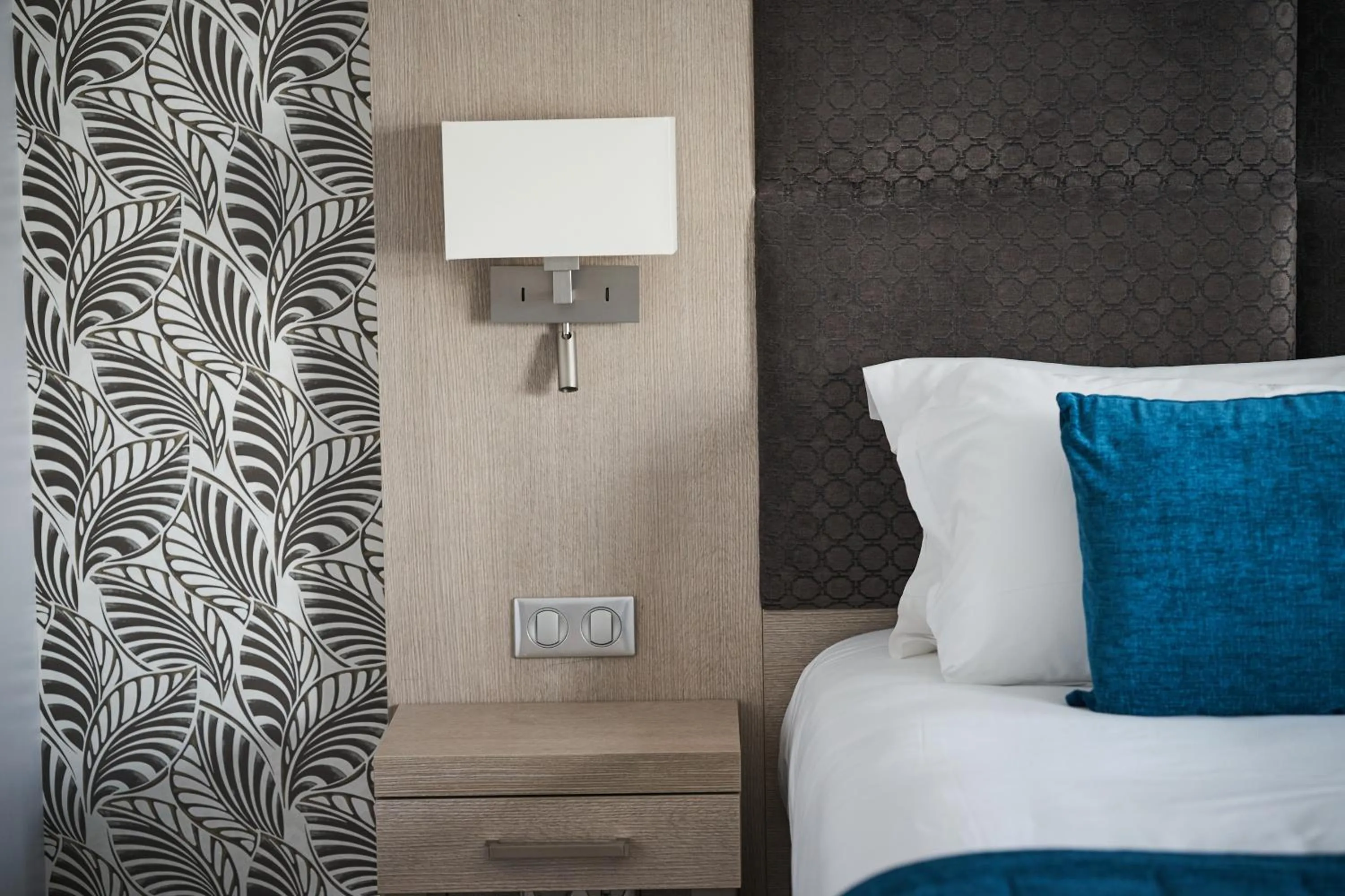 Bedroom, Bed in Juliana Hotel Cannes