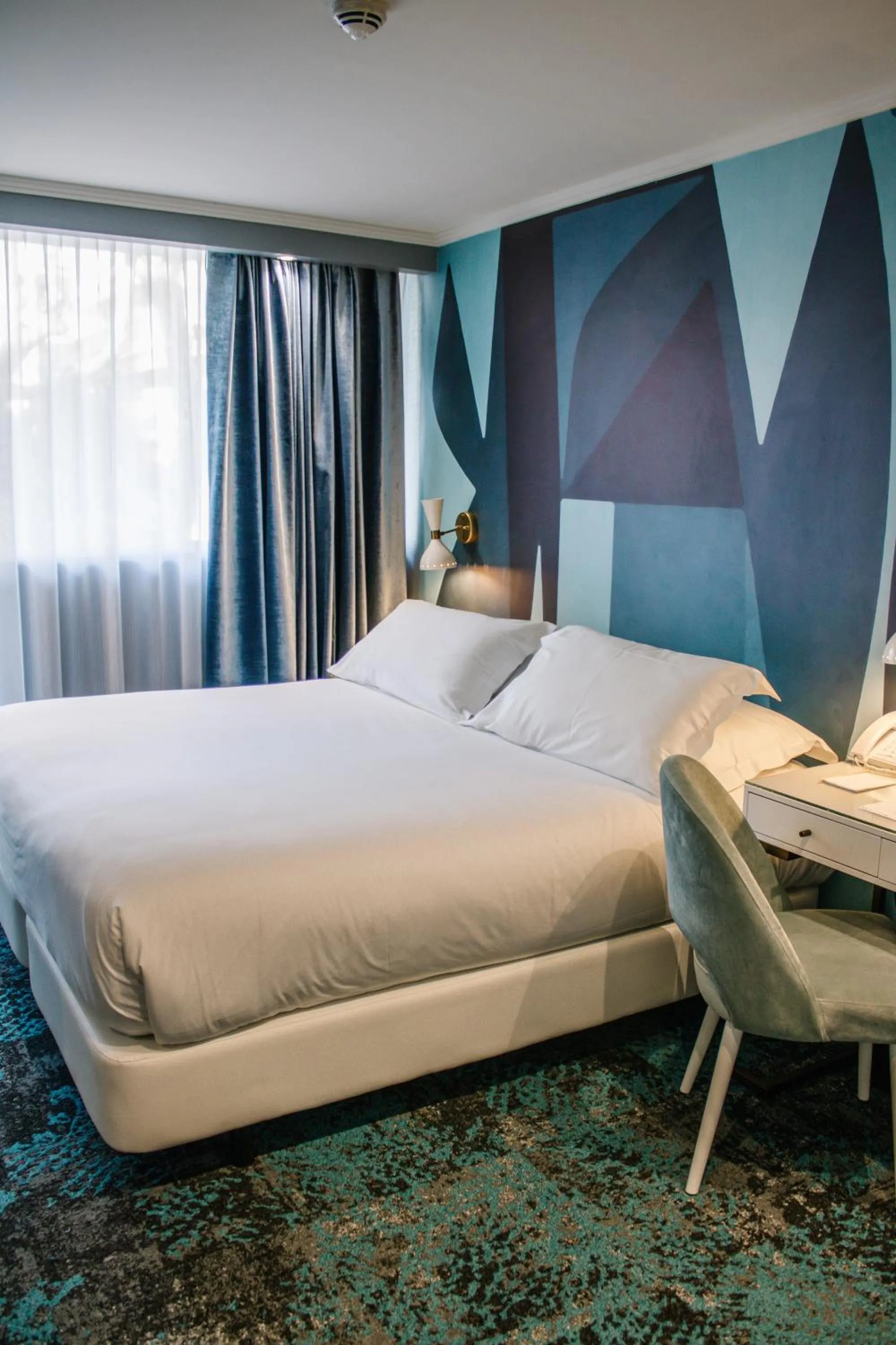 Bed in Juliana Hotel Cannes