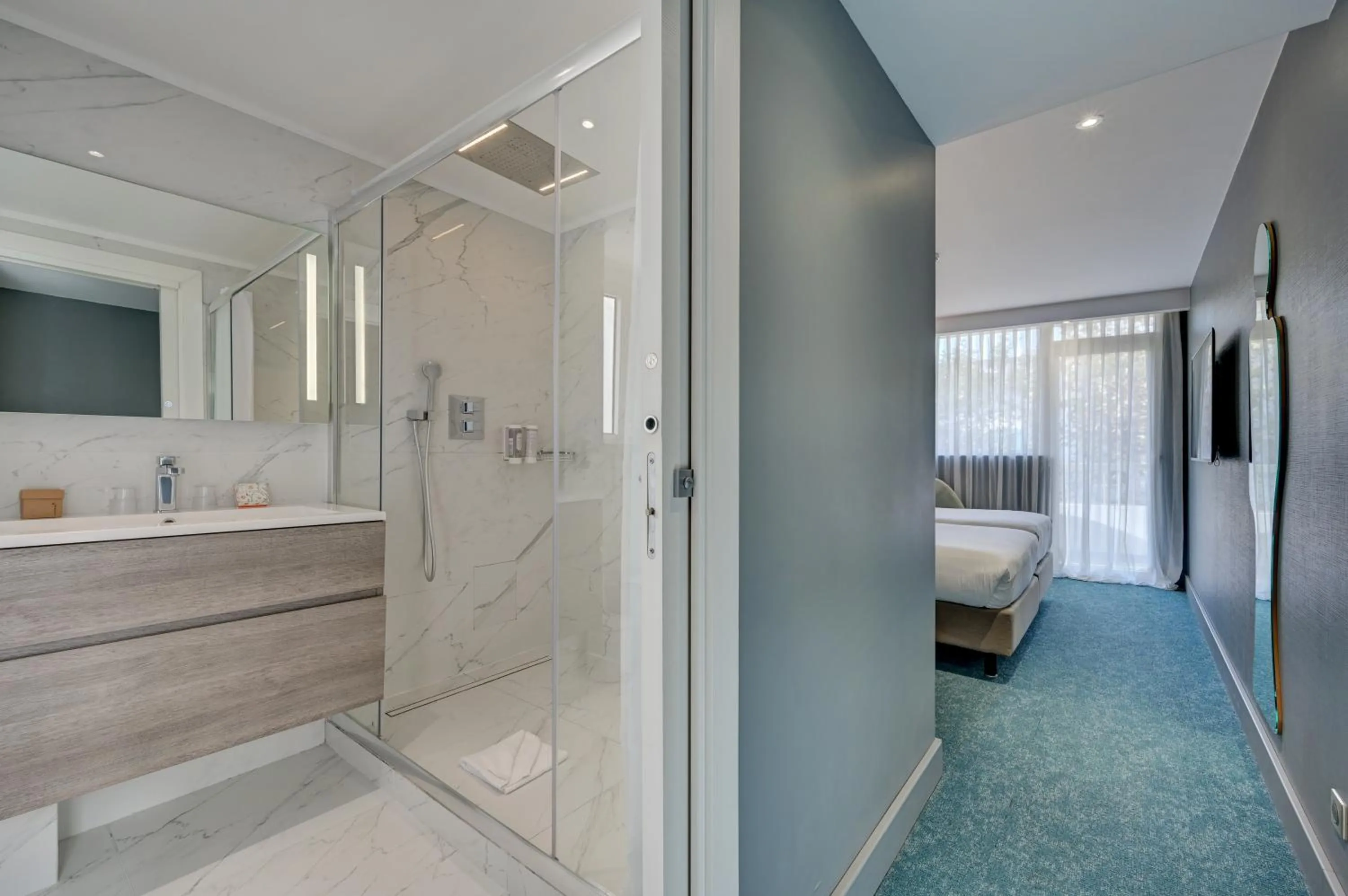 Photo of the whole room in Juliana Hotel Cannes