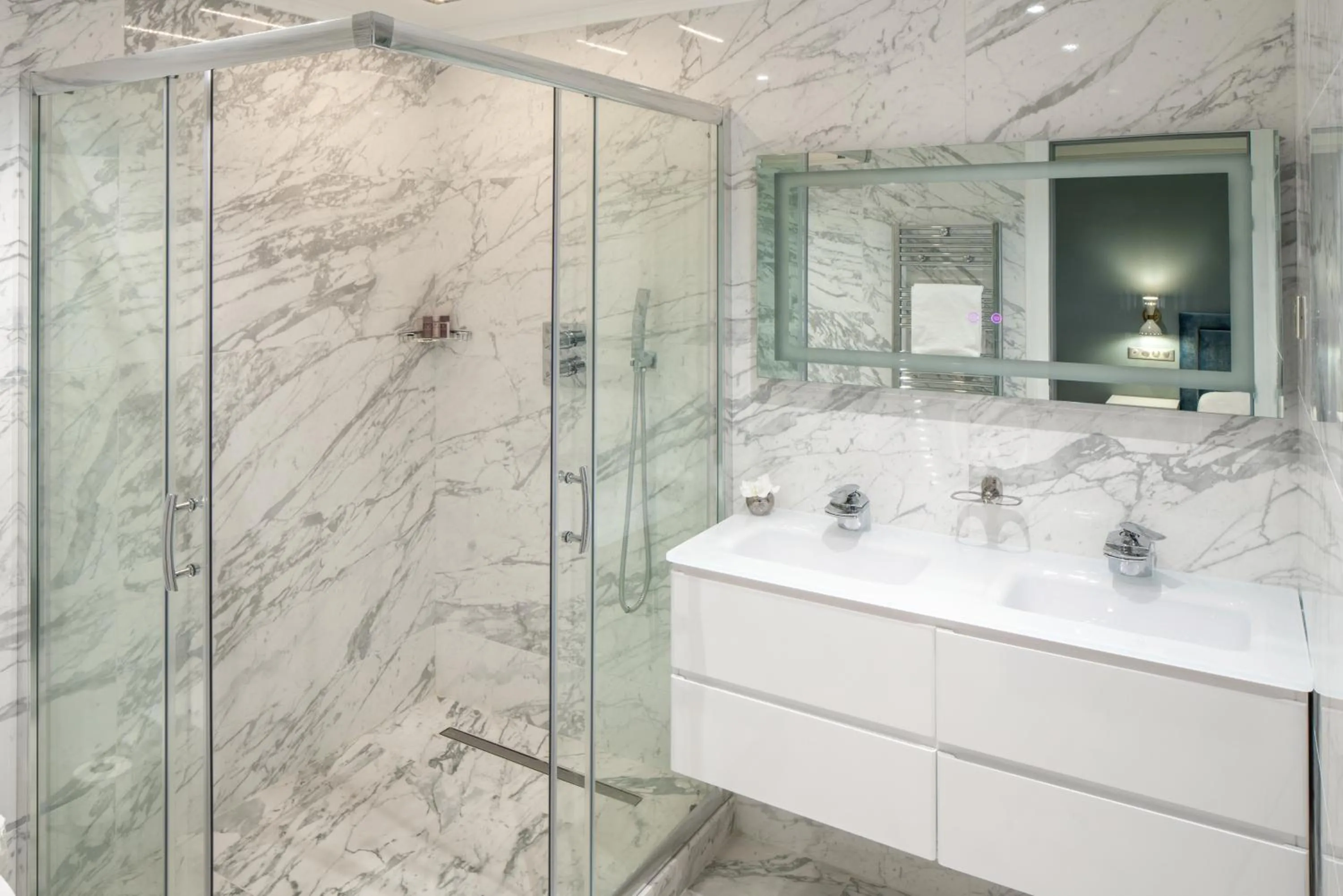 Bathroom in Juliana Hotel Cannes