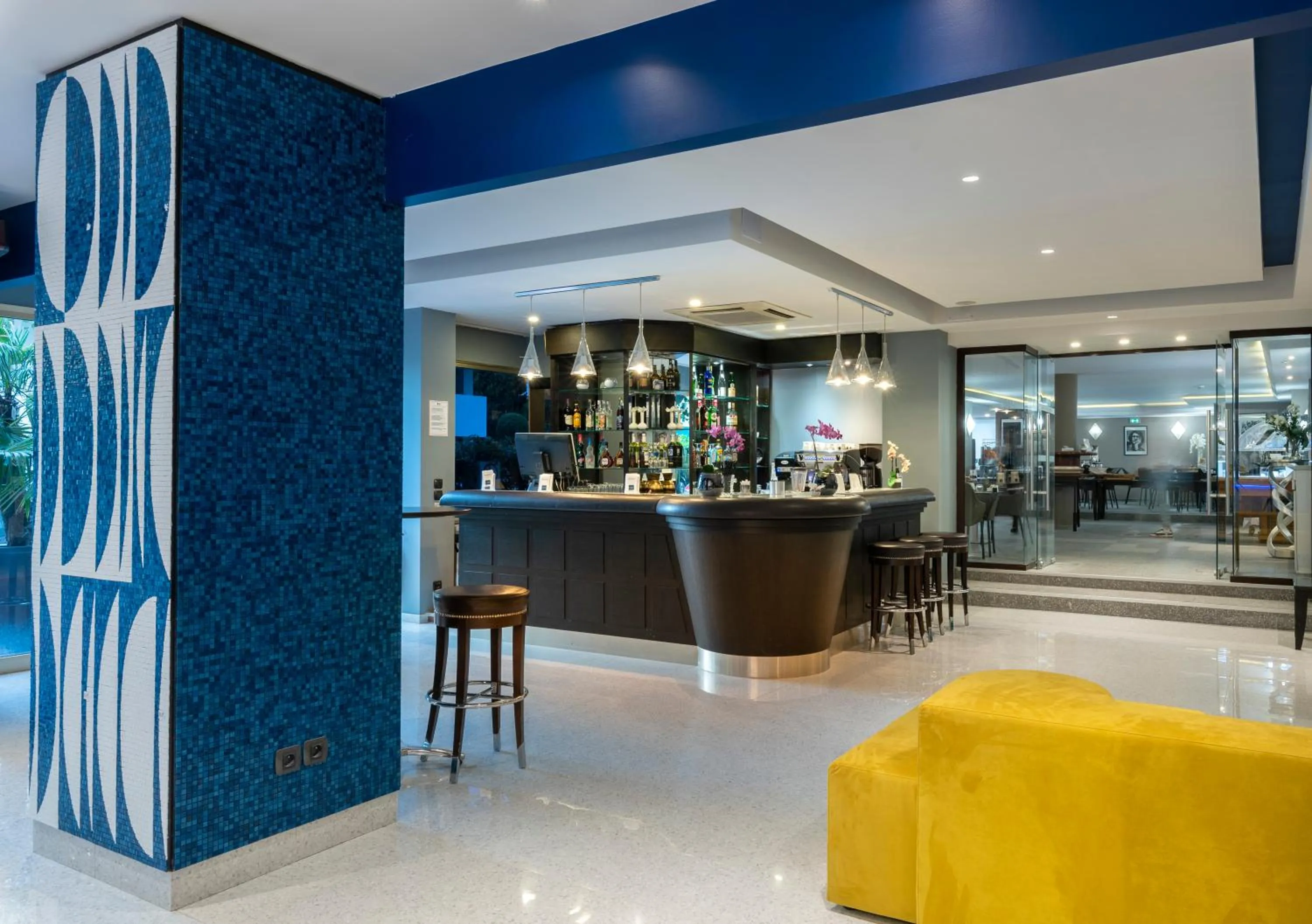 Lounge or bar in Juliana Hotel Cannes