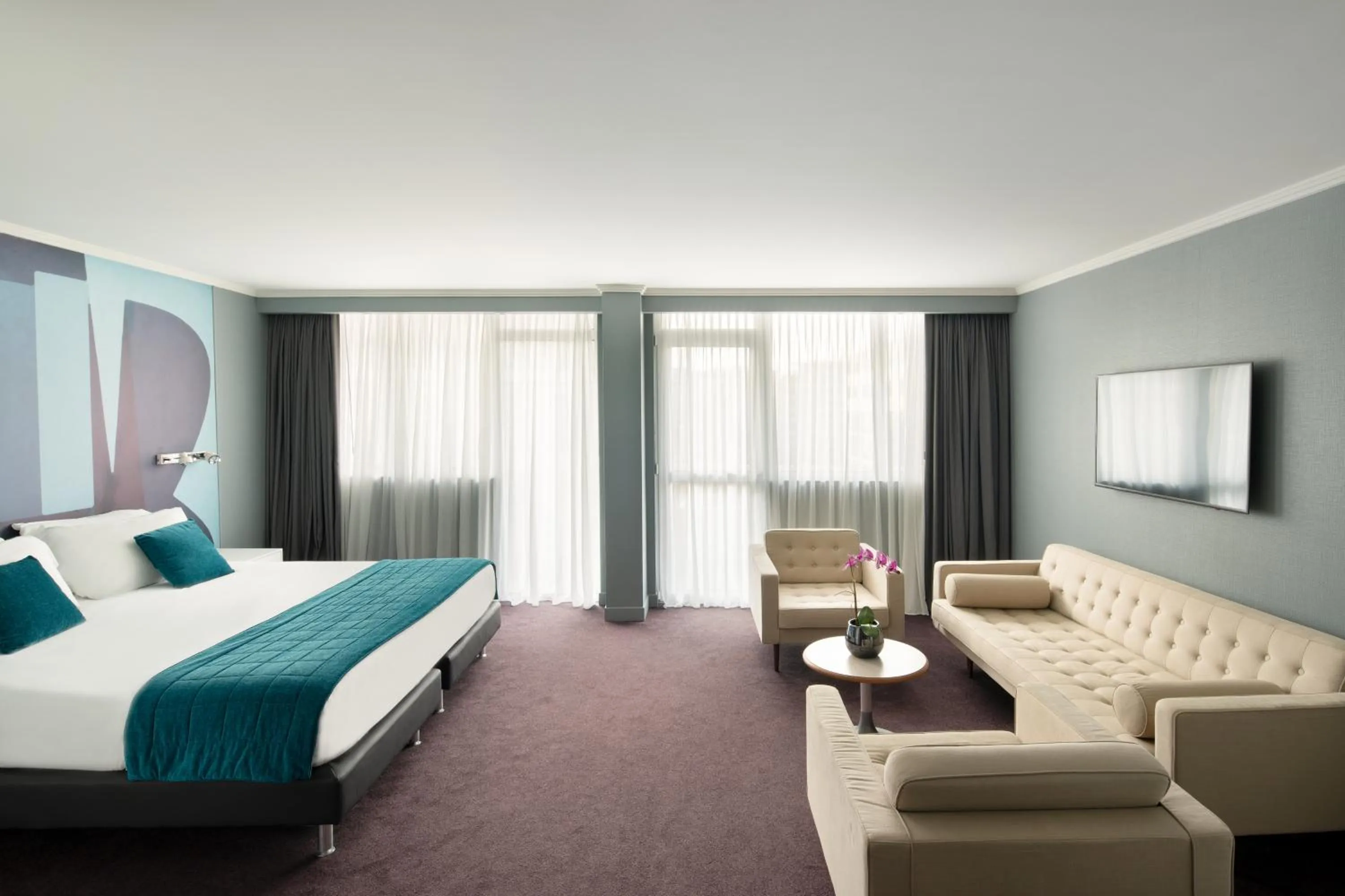 Living room, Bed in Juliana Hotel Cannes