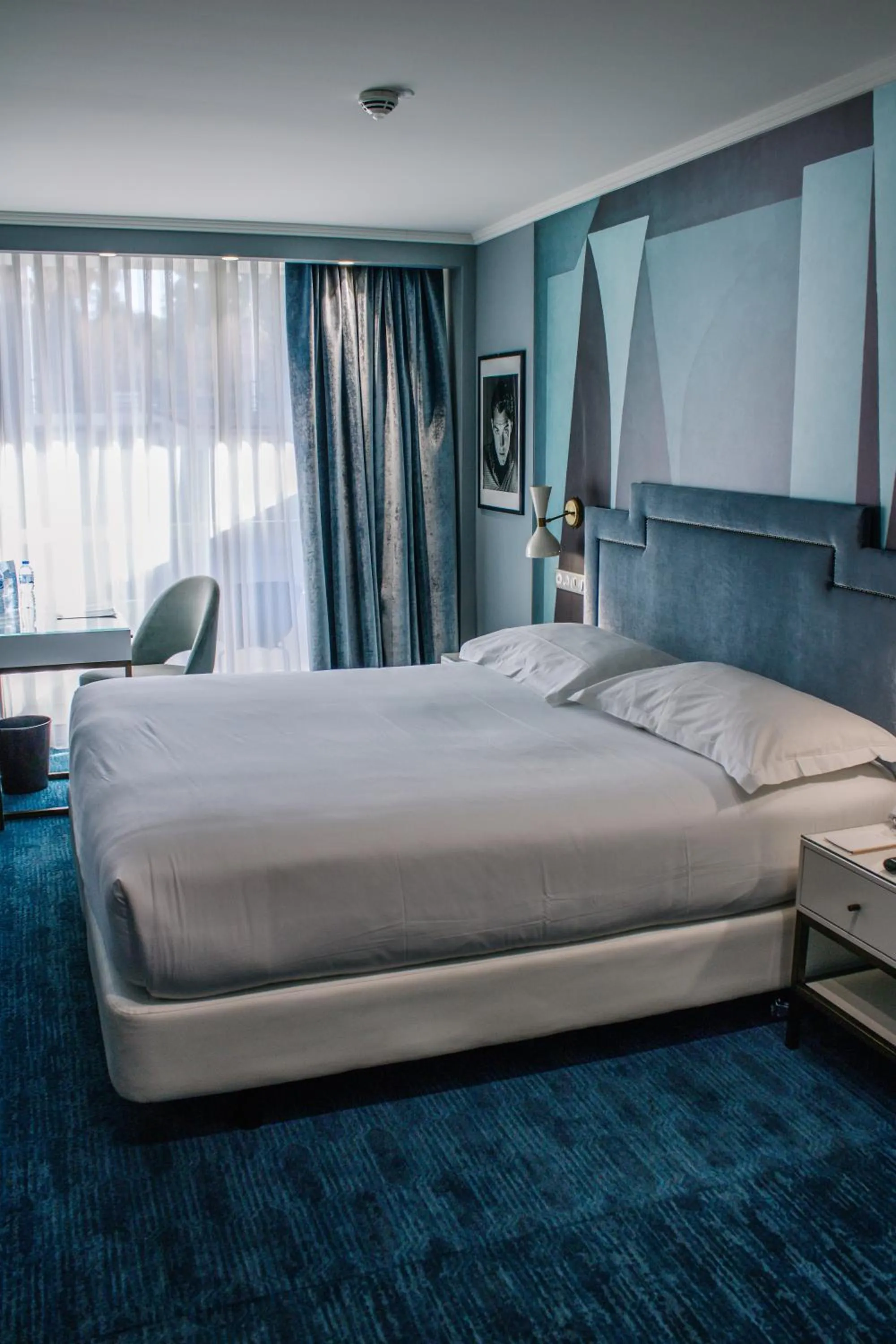 Bed in Juliana Hotel Cannes