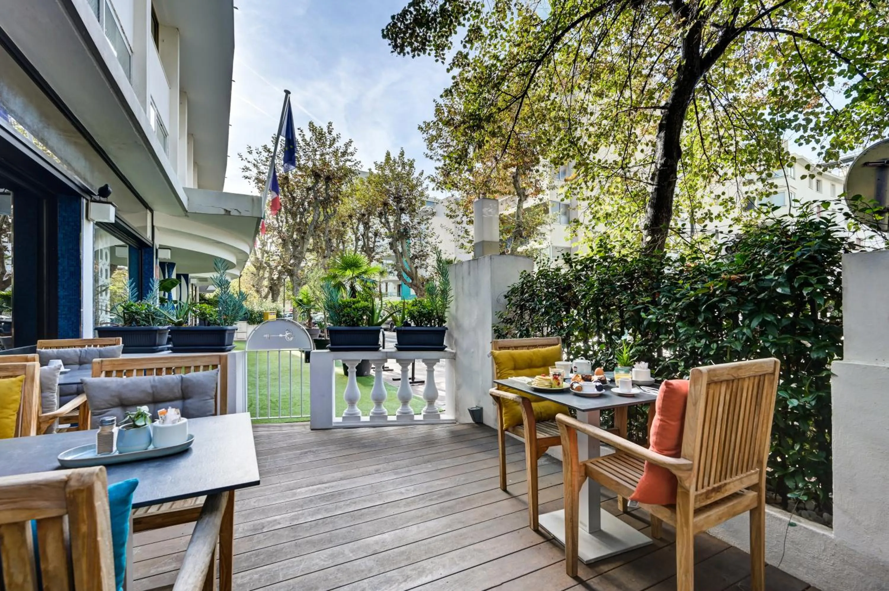 Patio in Juliana Hotel Cannes
