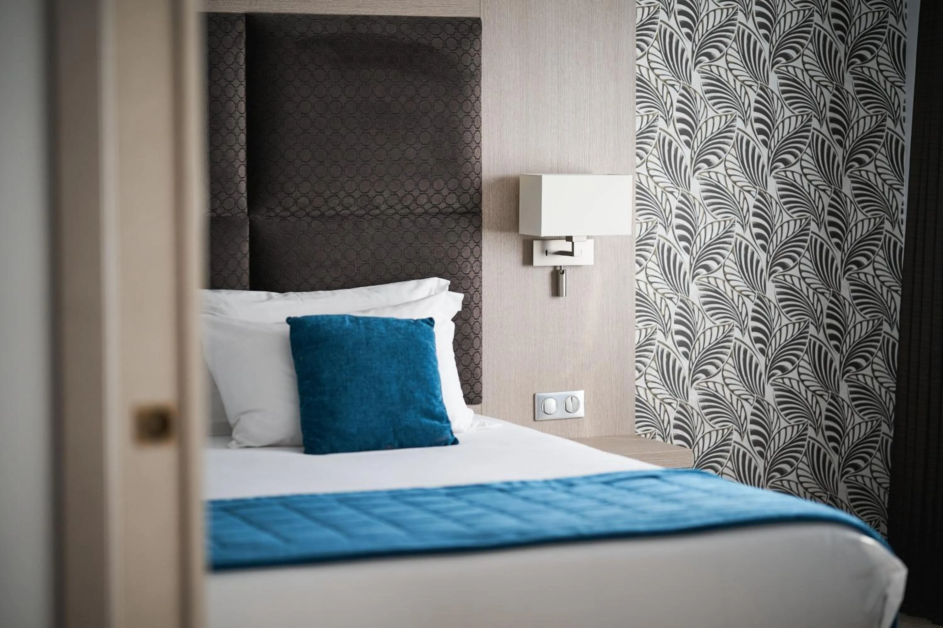 Decorative detail, Bed in Juliana Hotel Cannes