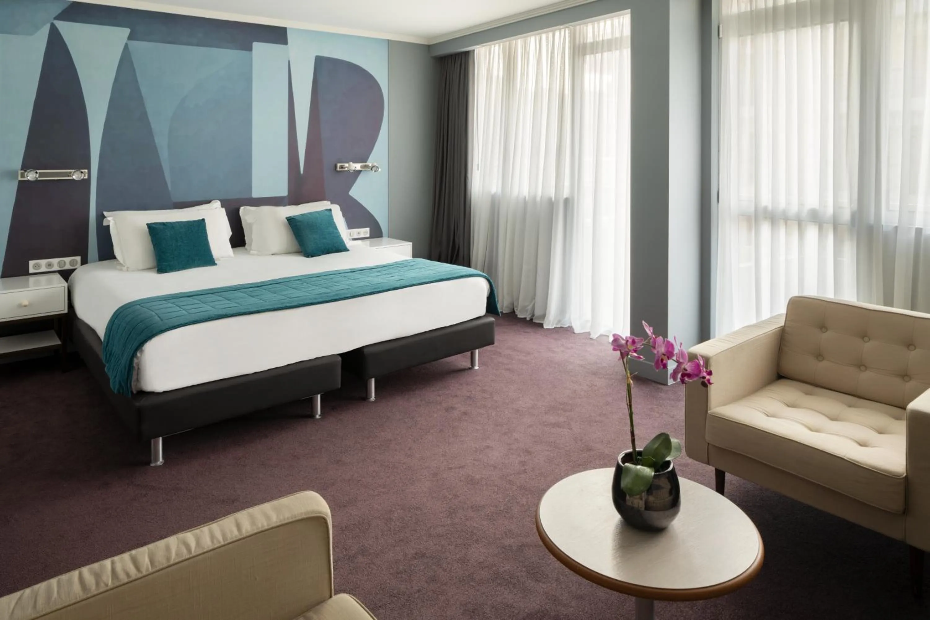 Photo of the whole room, Bed in Juliana Hotel Cannes