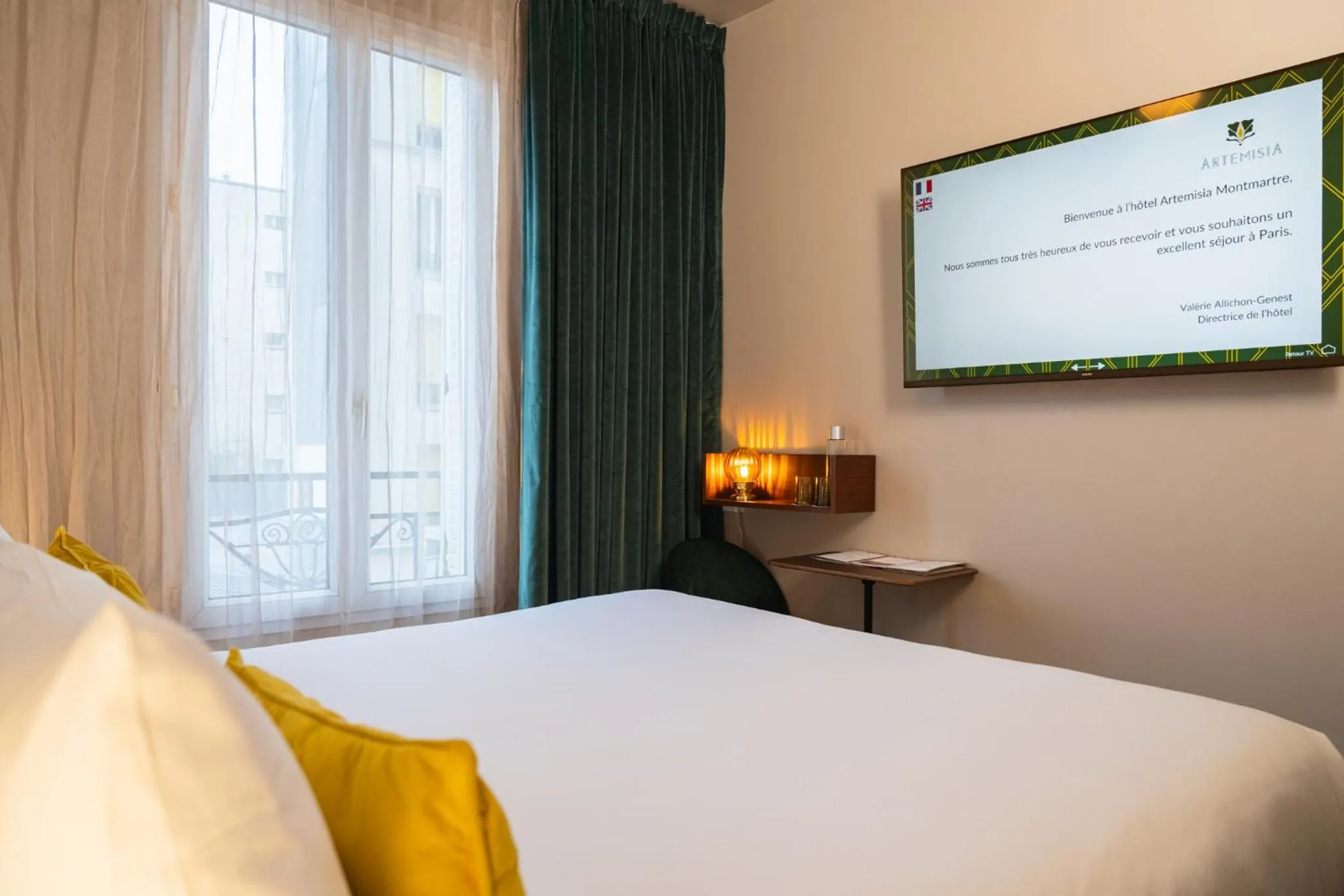 Bed in Hôtel Artemisia Montmartre