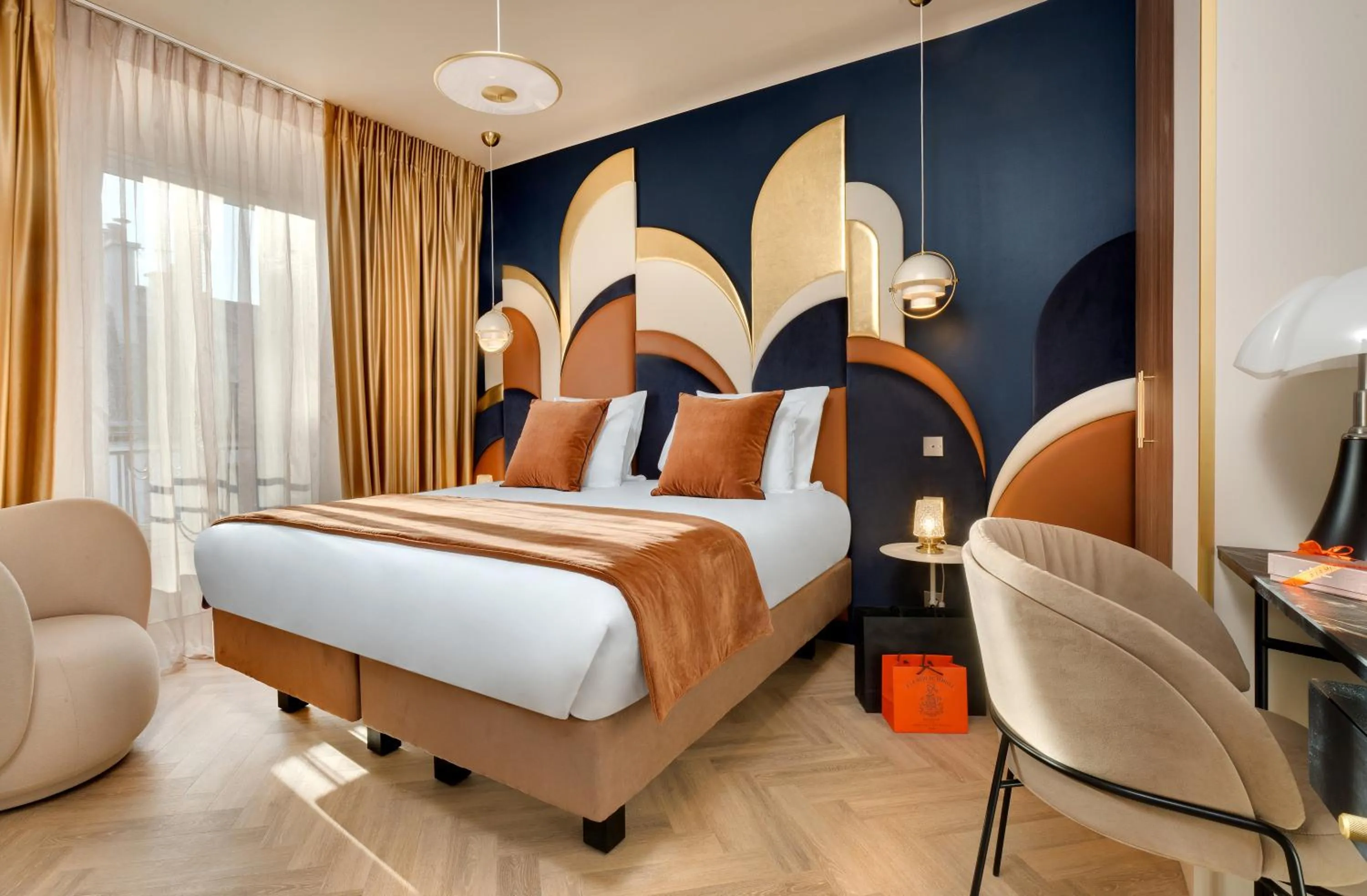 Living room, Bed in Hôtel Artemisia Montmartre