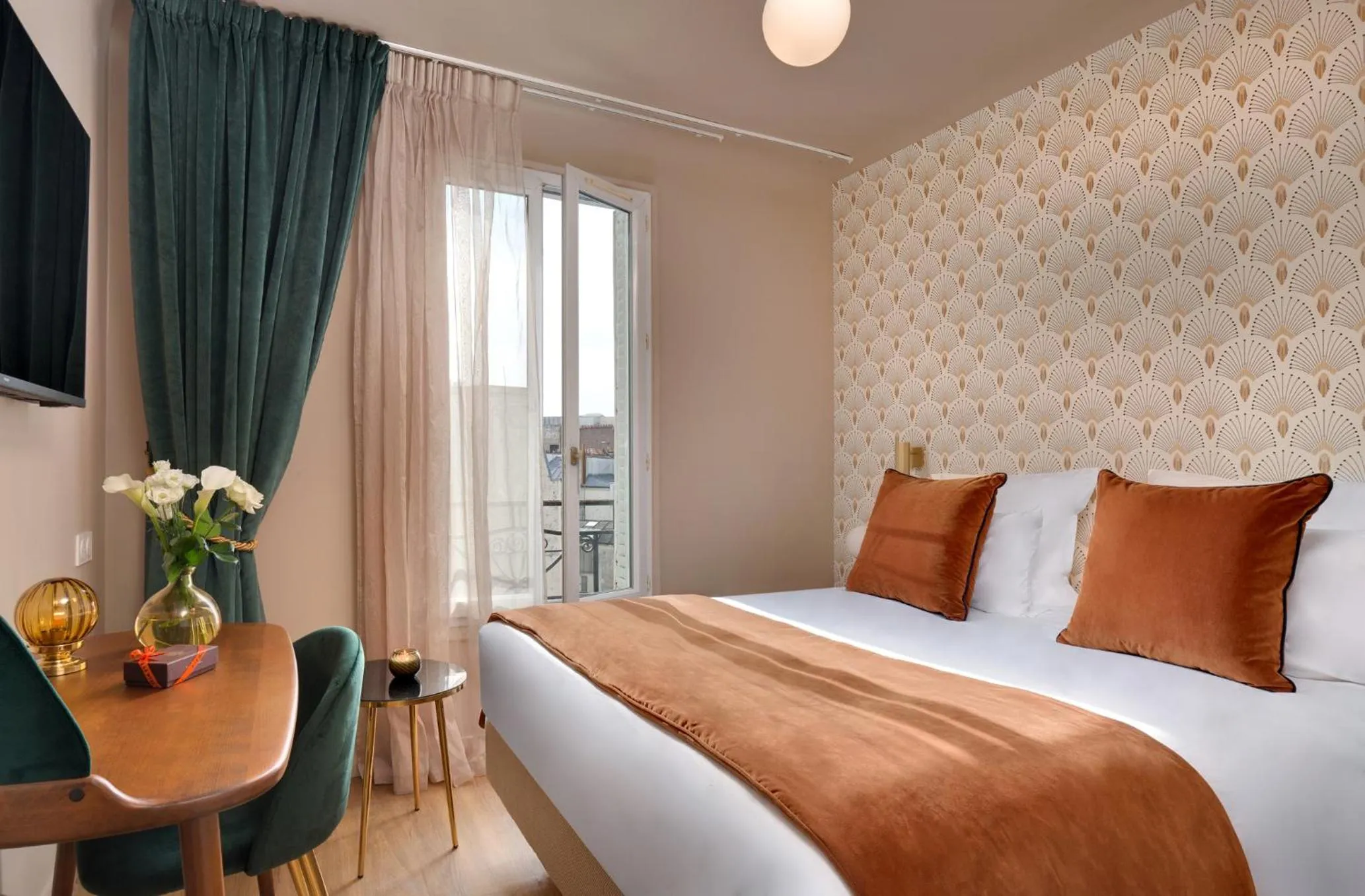 Bed in Hôtel Artemisia Montmartre