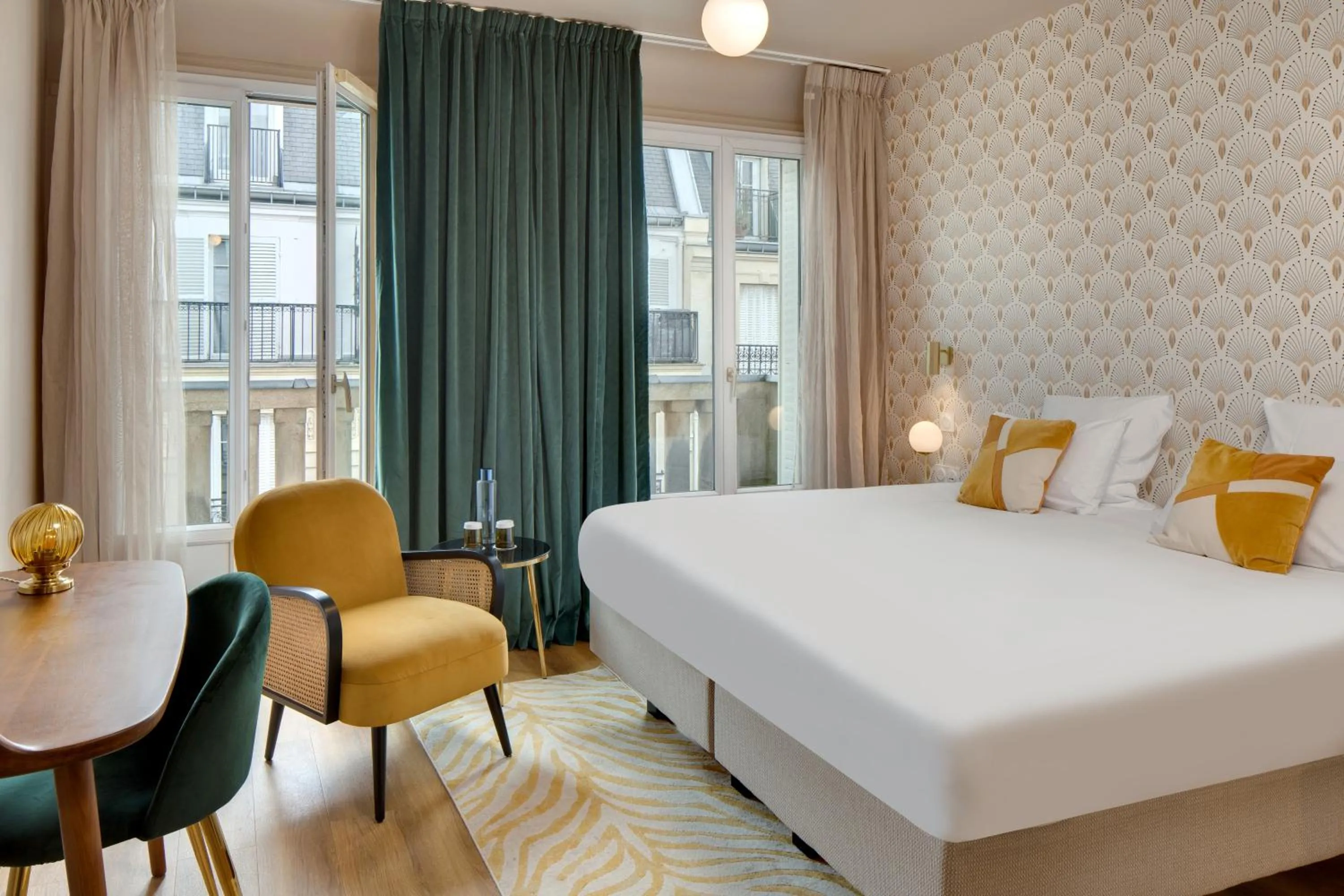 Bedroom, Bed in Hôtel Artemisia Montmartre