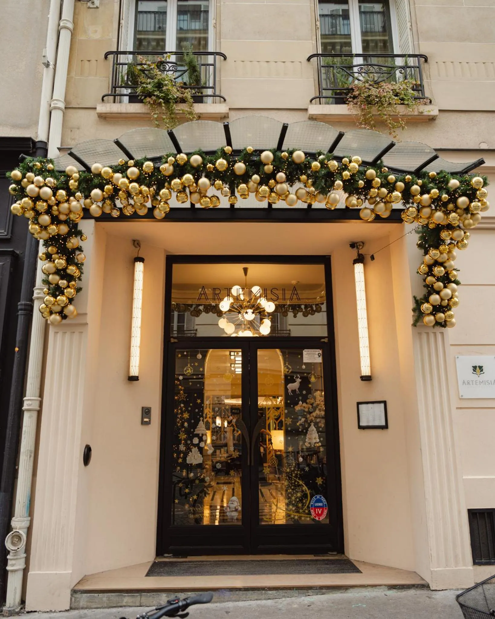 Property building in Hôtel Artemisia Montmartre